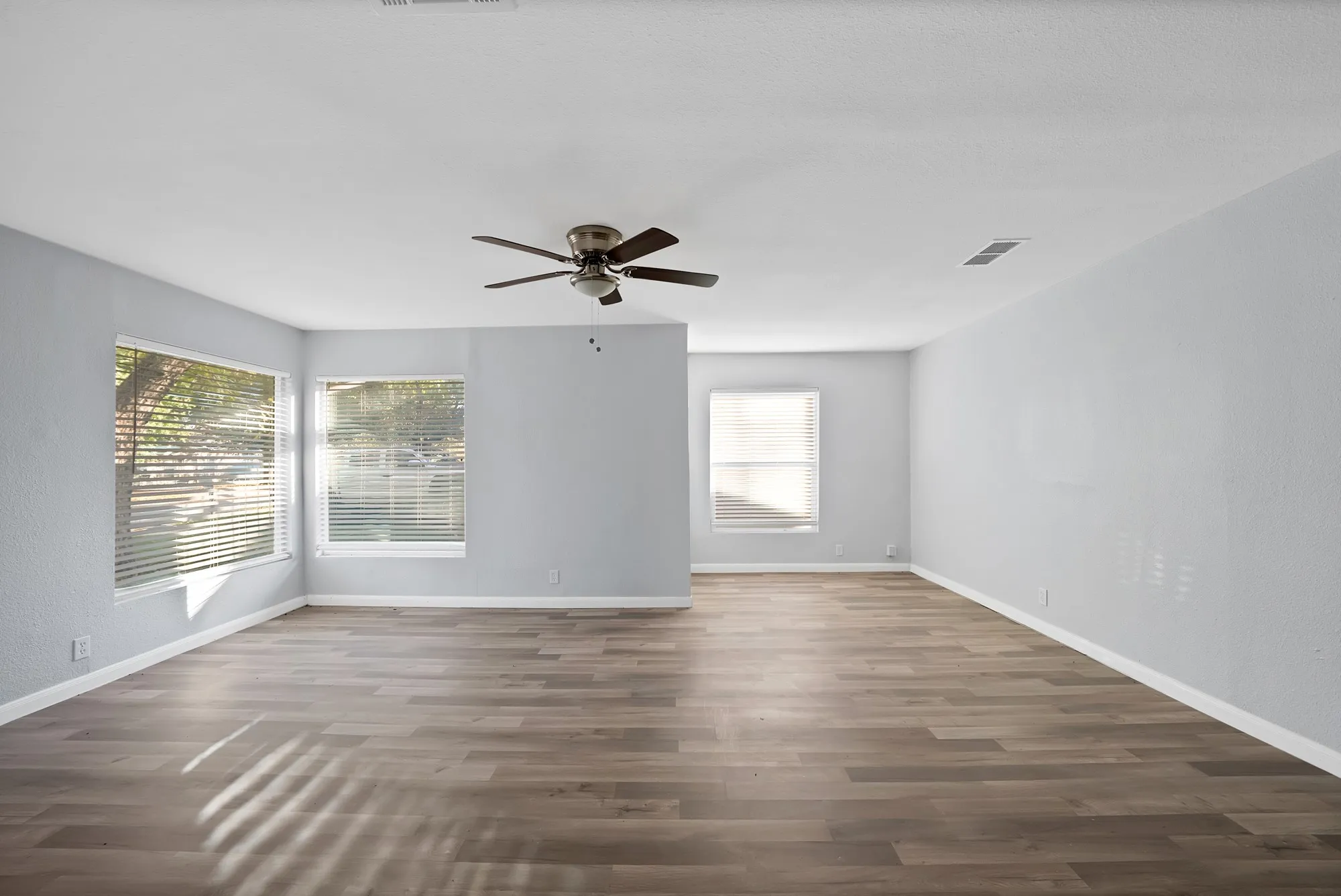 Single Family Residence For Sale in Tarrant County , 809 Hackamore Street, White Settlement, Texas 76108, 3 Bedroom, 2 Bathroom, 1 Garage spaces, 1,514 Sqft, built in 1958, mls#21336700, Real Estate Agent in White Settlement, Homes For Sale in Tarrant county, Homes For Sale in White Settlement, Realtor in White Settlement Texas, Real Estate Brokerage Independent Realty Texas, Luminita Cordes Realtor