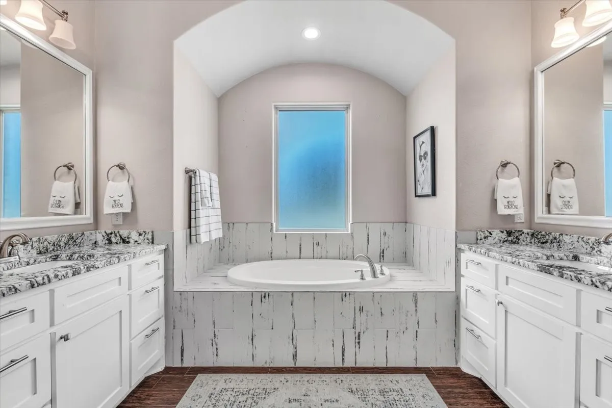 Single Family Residence For Sale in Wise County , 140 Lucky Ridge Lane, Boyd, Texas 76023, 4 Bedroom, 3 Bathroom, 2 Garage spaces, 2,646 Sqft, built in 2018, mls#21332118, Real Estate Agent in Boyd, Homes For Sale in Wise county, Homes For Sale in Boyd, Realtor in Boyd Texas, Real Estate Brokerage Independent Realty Texas, Luminita Cordes Realtor