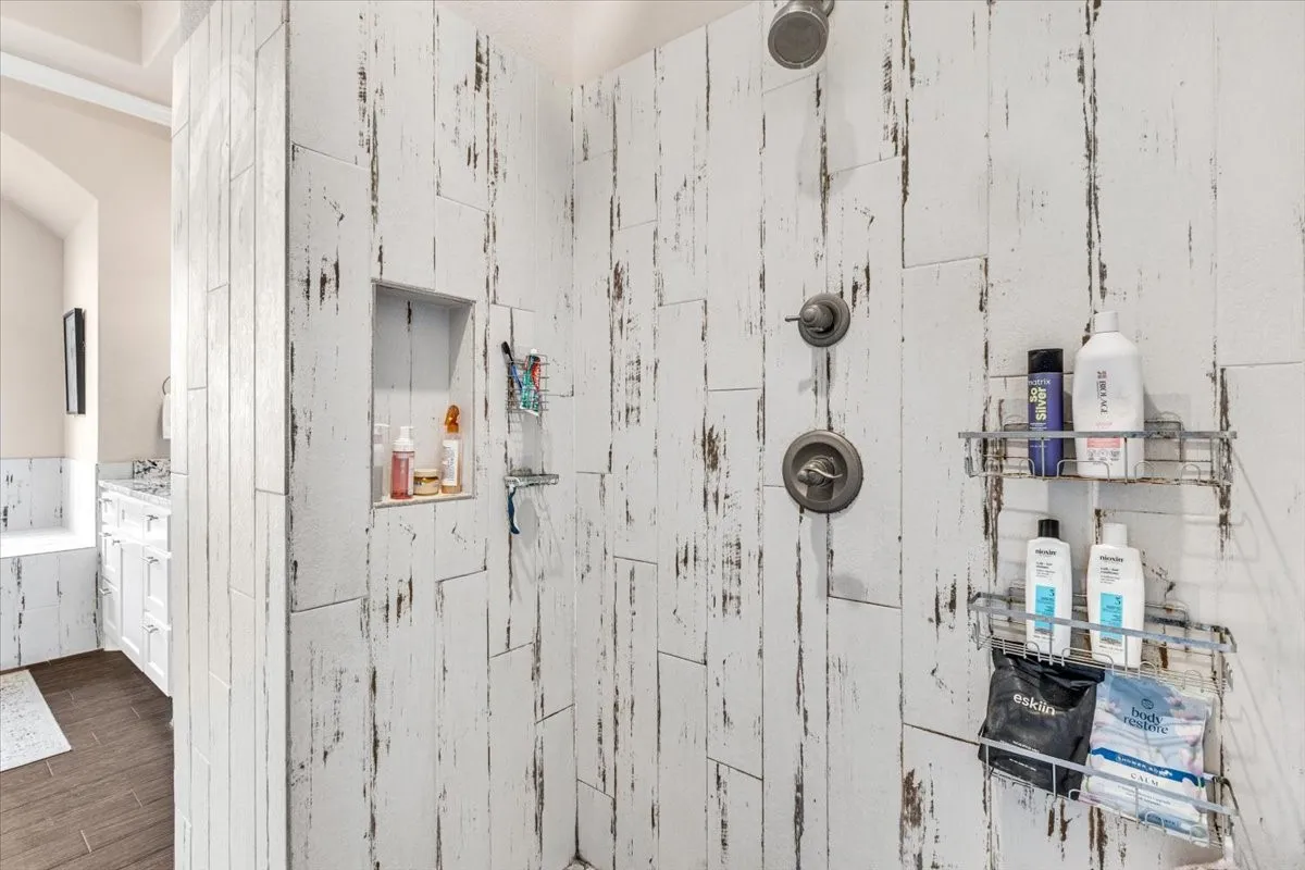 Single Family Residence For Sale in Wise County , 140 Lucky Ridge Lane, Boyd, Texas 76023, 4 Bedroom, 3 Bathroom, 2 Garage spaces, 2,646 Sqft, built in 2018, mls#21332118, Real Estate Agent in Boyd, Homes For Sale in Wise county, Homes For Sale in Boyd, Realtor in Boyd Texas, Real Estate Brokerage Independent Realty Texas, Luminita Cordes Realtor