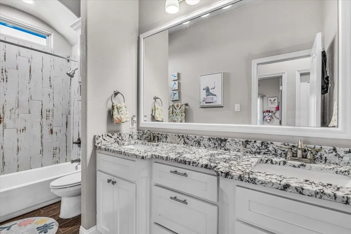 Single Family Residence For Sale in Wise County , 140 Lucky Ridge Lane, Boyd, Texas 76023, 4 Bedroom, 3 Bathroom, 2 Garage spaces, 2,646 Sqft, built in 2018, mls#21332118, Real Estate Agent in Boyd, Homes For Sale in Wise county, Homes For Sale in Boyd, Realtor in Boyd Texas, Real Estate Brokerage Independent Realty Texas, Luminita Cordes Realtor