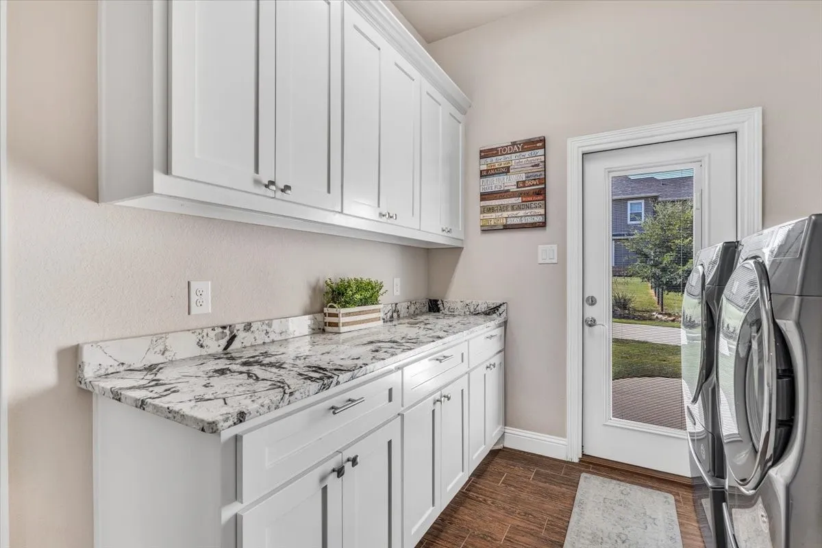 Single Family Residence For Sale in Wise County , 140 Lucky Ridge Lane, Boyd, Texas 76023, 4 Bedroom, 3 Bathroom, 2 Garage spaces, 2,646 Sqft, built in 2018, mls#21332118, Real Estate Agent in Boyd, Homes For Sale in Wise county, Homes For Sale in Boyd, Realtor in Boyd Texas, Real Estate Brokerage Independent Realty Texas, Luminita Cordes Realtor