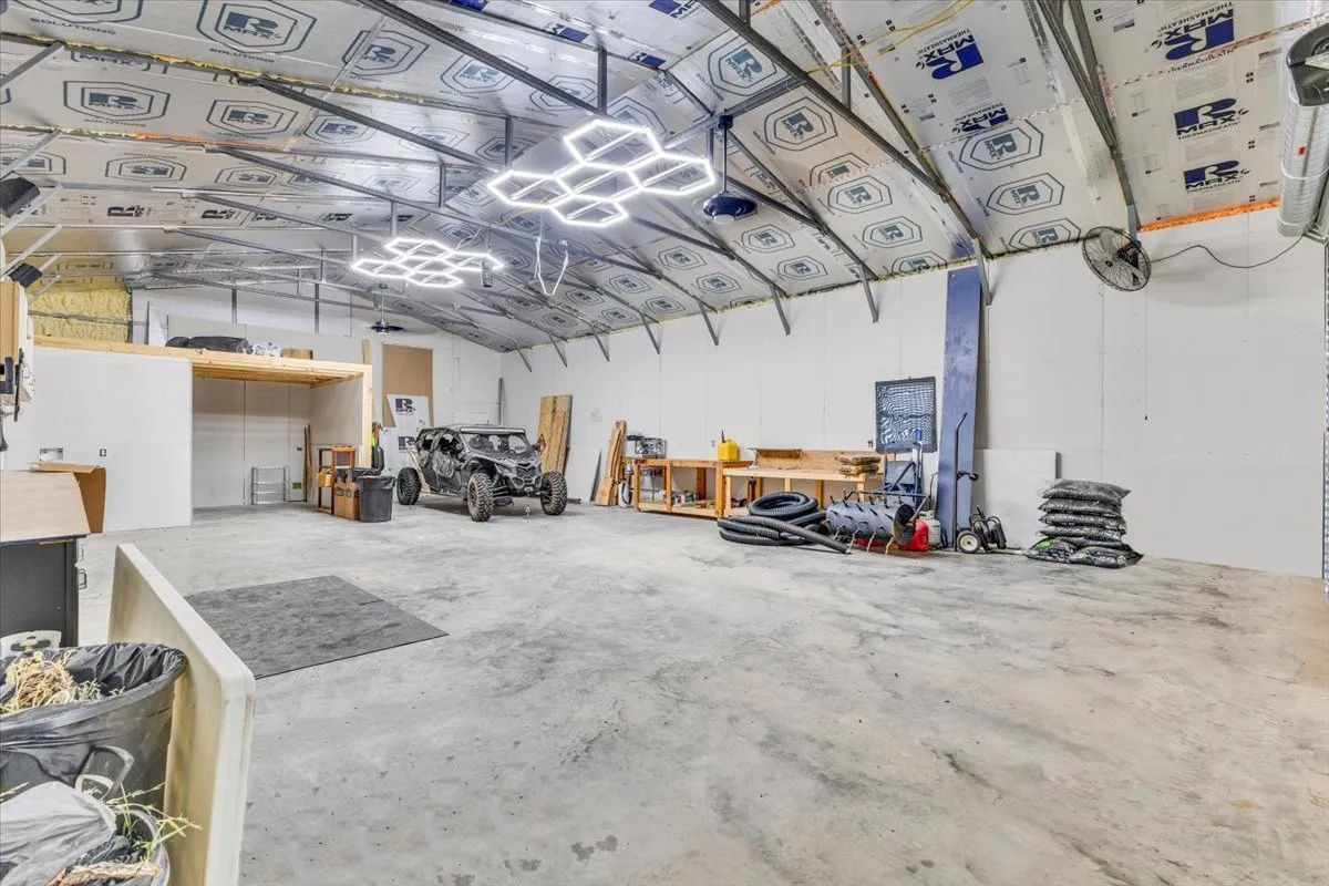 Single Family Residence For Sale in Wise County , 140 Lucky Ridge Lane, Boyd, Texas 76023, 4 Bedroom, 3 Bathroom, 2 Garage spaces, 2,646 Sqft, built in 2018, mls#21332118, Real Estate Agent in Boyd, Homes For Sale in Wise county, Homes For Sale in Boyd, Realtor in Boyd Texas, Real Estate Brokerage Independent Realty Texas, Luminita Cordes Realtor