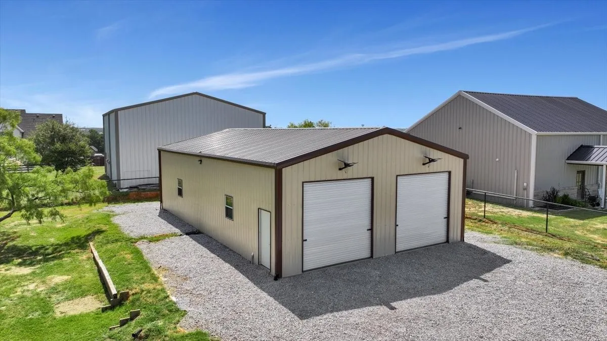 Single Family Residence For Sale in Wise County , 140 Lucky Ridge Lane, Boyd, Texas 76023, 4 Bedroom, 3 Bathroom, 2 Garage spaces, 2,646 Sqft, built in 2018, mls#21332118, Real Estate Agent in Boyd, Homes For Sale in Wise county, Homes For Sale in Boyd, Realtor in Boyd Texas, Real Estate Brokerage Independent Realty Texas, Luminita Cordes Realtor