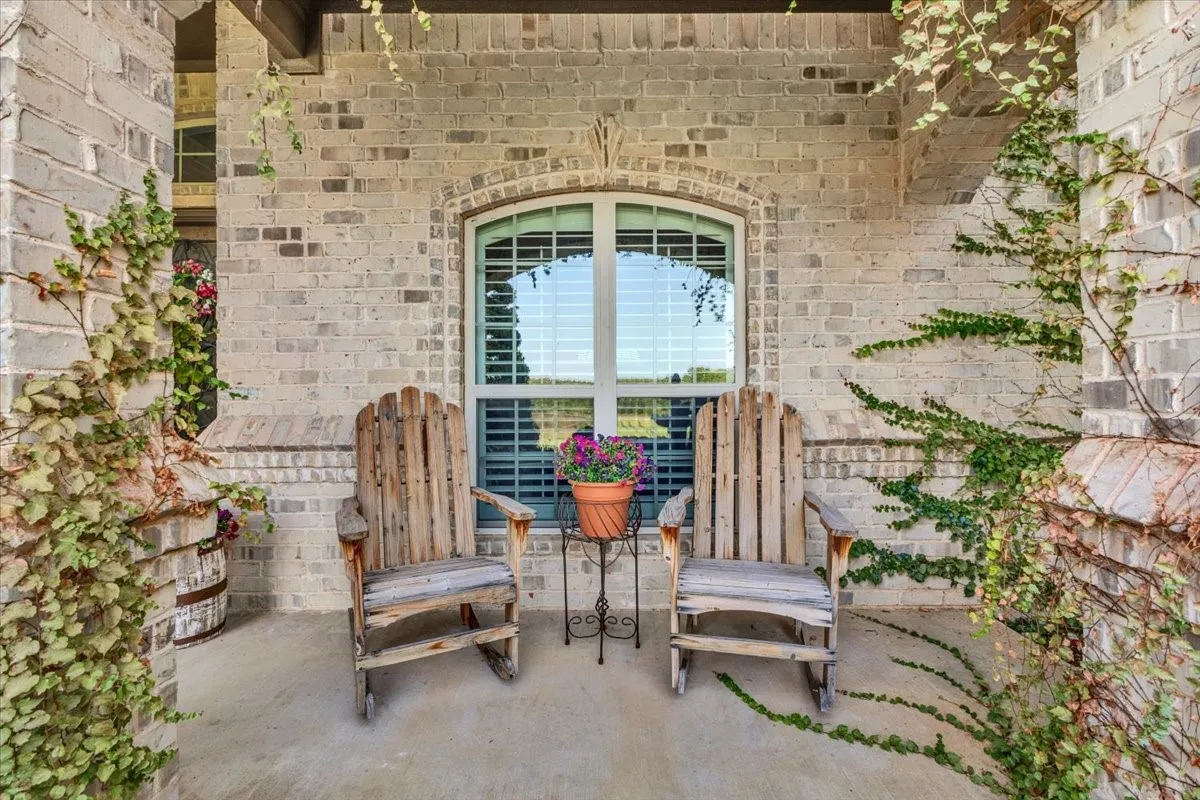 Single Family Residence For Sale in Wise County , 140 Lucky Ridge Lane, Boyd, Texas 76023, 4 Bedroom, 3 Bathroom, 2 Garage spaces, 2,646 Sqft, built in 2018, mls#21332118, Real Estate Agent in Boyd, Homes For Sale in Wise county, Homes For Sale in Boyd, Realtor in Boyd Texas, Real Estate Brokerage Independent Realty Texas, Luminita Cordes Realtor
