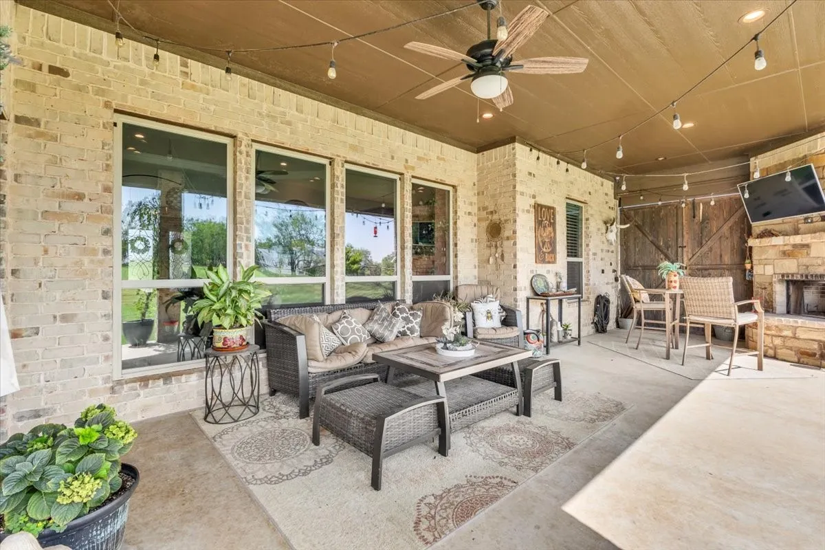 Single Family Residence For Sale in Wise County , 140 Lucky Ridge Lane, Boyd, Texas 76023, 4 Bedroom, 3 Bathroom, 2 Garage spaces, 2,646 Sqft, built in 2018, mls#21332118, Real Estate Agent in Boyd, Homes For Sale in Wise county, Homes For Sale in Boyd, Realtor in Boyd Texas, Real Estate Brokerage Independent Realty Texas, Luminita Cordes Realtor