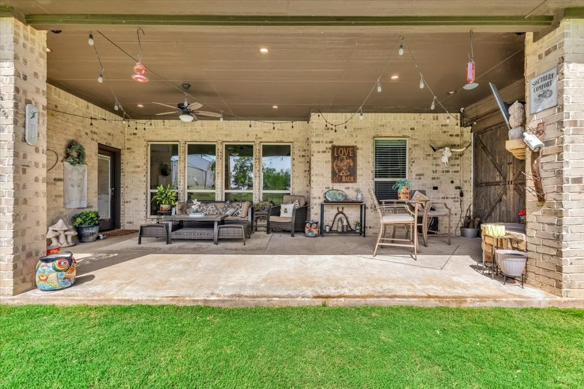 Single Family Residence For Sale in Wise County , 140 Lucky Ridge Lane, Boyd, Texas 76023, 4 Bedroom, 3 Bathroom, 2 Garage spaces, 2,646 Sqft, built in 2018, mls#21332118, Real Estate Agent in Boyd, Homes For Sale in Wise county, Homes For Sale in Boyd, Realtor in Boyd Texas, Real Estate Brokerage Independent Realty Texas, Luminita Cordes Realtor