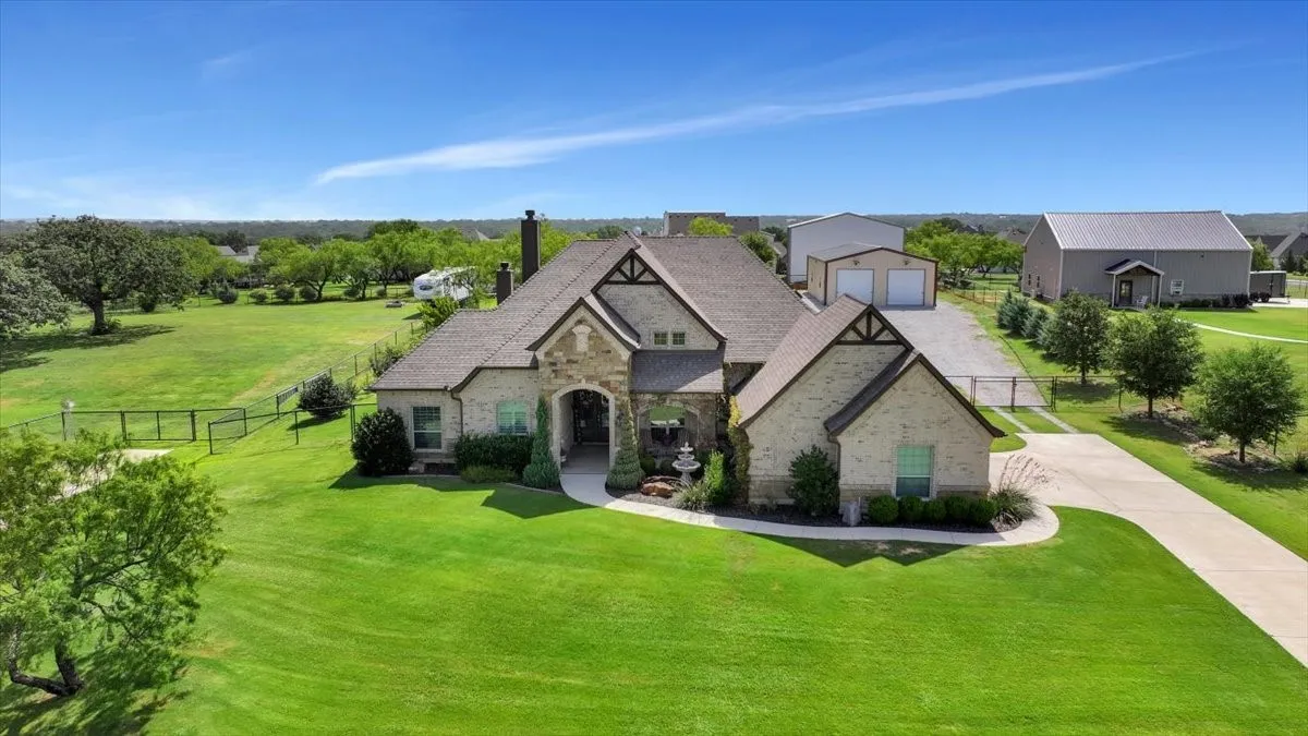Single Family Residence For Sale in Wise County , 140 Lucky Ridge Lane, Boyd, Texas 76023, 4 Bedroom, 3 Bathroom, 2 Garage spaces, 2,646 Sqft, built in 2018, mls#21332118, Real Estate Agent in Boyd, Homes For Sale in Wise county, Homes For Sale in Boyd, Realtor in Boyd Texas, Real Estate Brokerage Independent Realty Texas, Luminita Cordes Realtor