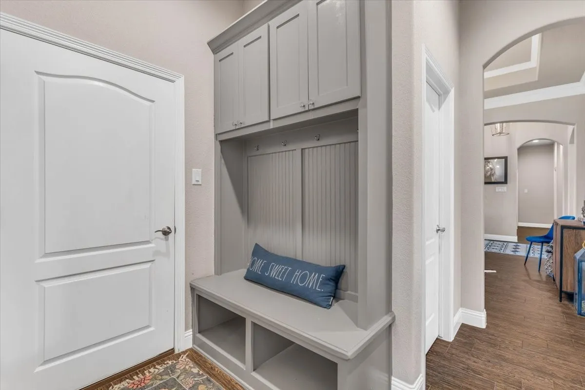 Single Family Residence For Sale in Wise County , 140 Lucky Ridge Lane, Boyd, Texas 76023, 4 Bedroom, 3 Bathroom, 2 Garage spaces, 2,646 Sqft, built in 2018, mls#21332118, Real Estate Agent in Boyd, Homes For Sale in Wise county, Homes For Sale in Boyd, Realtor in Boyd Texas, Real Estate Brokerage Independent Realty Texas, Luminita Cordes Realtor
