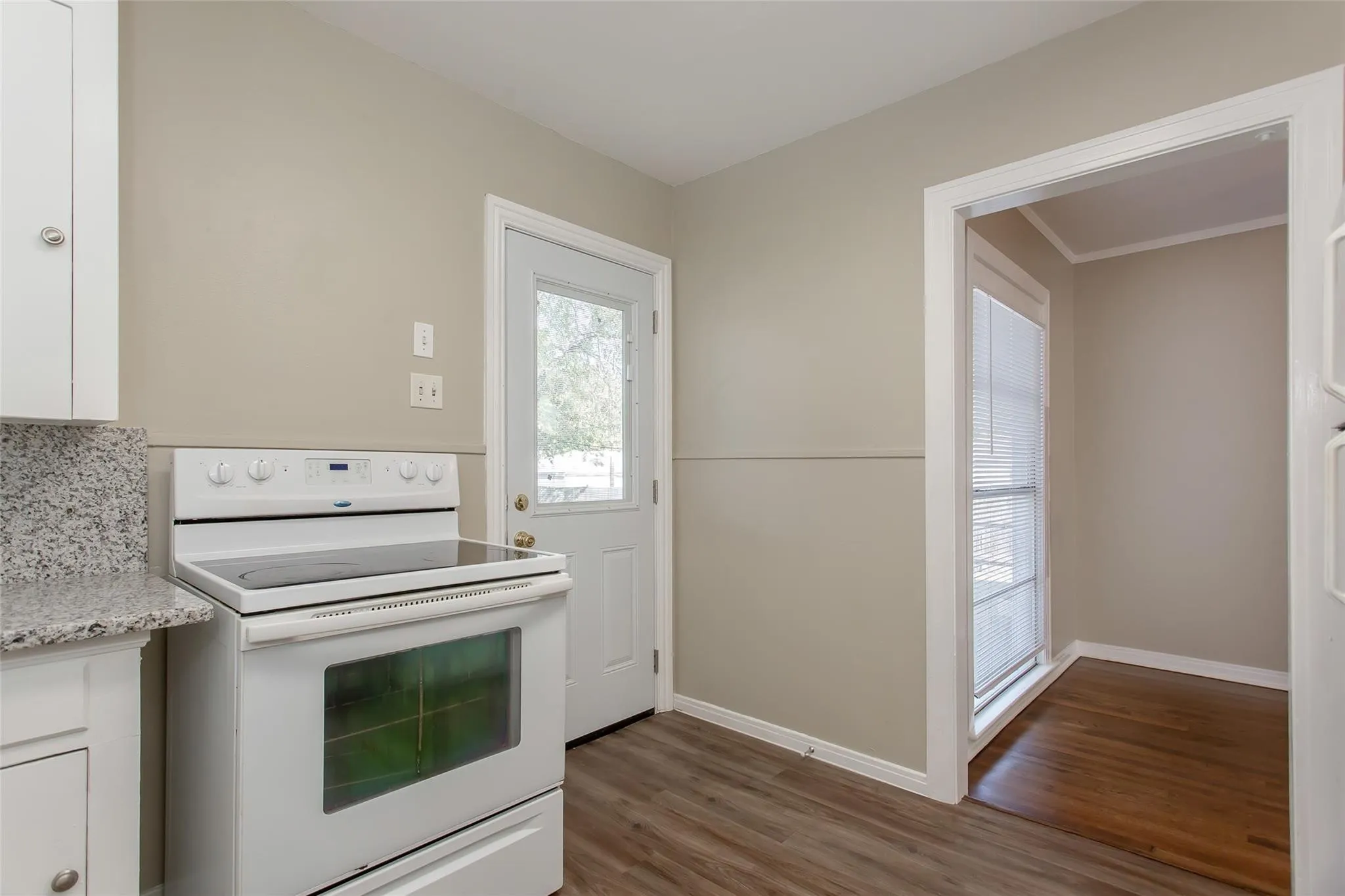 Single Family Residence For Rent in Dallas County , 5829 E MOCKINGBIRD Lane, Dallas, Texas 75206, 2 Bedroom, 1 Bathroom, Garage spaces, 1,127 Sqft, built in 1942, Price $2,395, mls#21336703, Real Estate Agent in Dallas, Homes For Rent in Dallas county, Homes For Rent in Dallas, Realtor in Dallas Texas, Real Estate Brokerage Independent Realty Texas, Luminita Cordes Realtor
