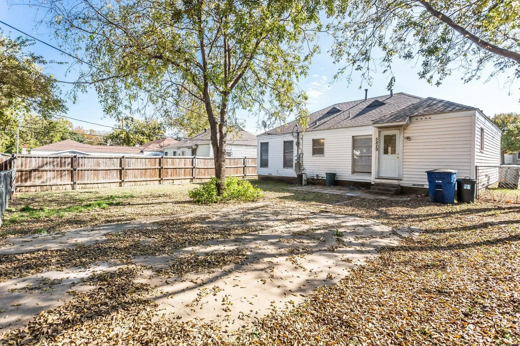 Single Family Residence For Rent in Dallas County , 5829 E MOCKINGBIRD Lane, Dallas, Texas 75206, 2 Bedroom, 1 Bathroom, Garage spaces, 1,127 Sqft, built in 1942, Price $2,395, mls#21336703, Real Estate Agent in Dallas, Homes For Rent in Dallas county, Homes For Rent in Dallas, Realtor in Dallas Texas, Real Estate Brokerage Independent Realty Texas, Luminita Cordes Realtor