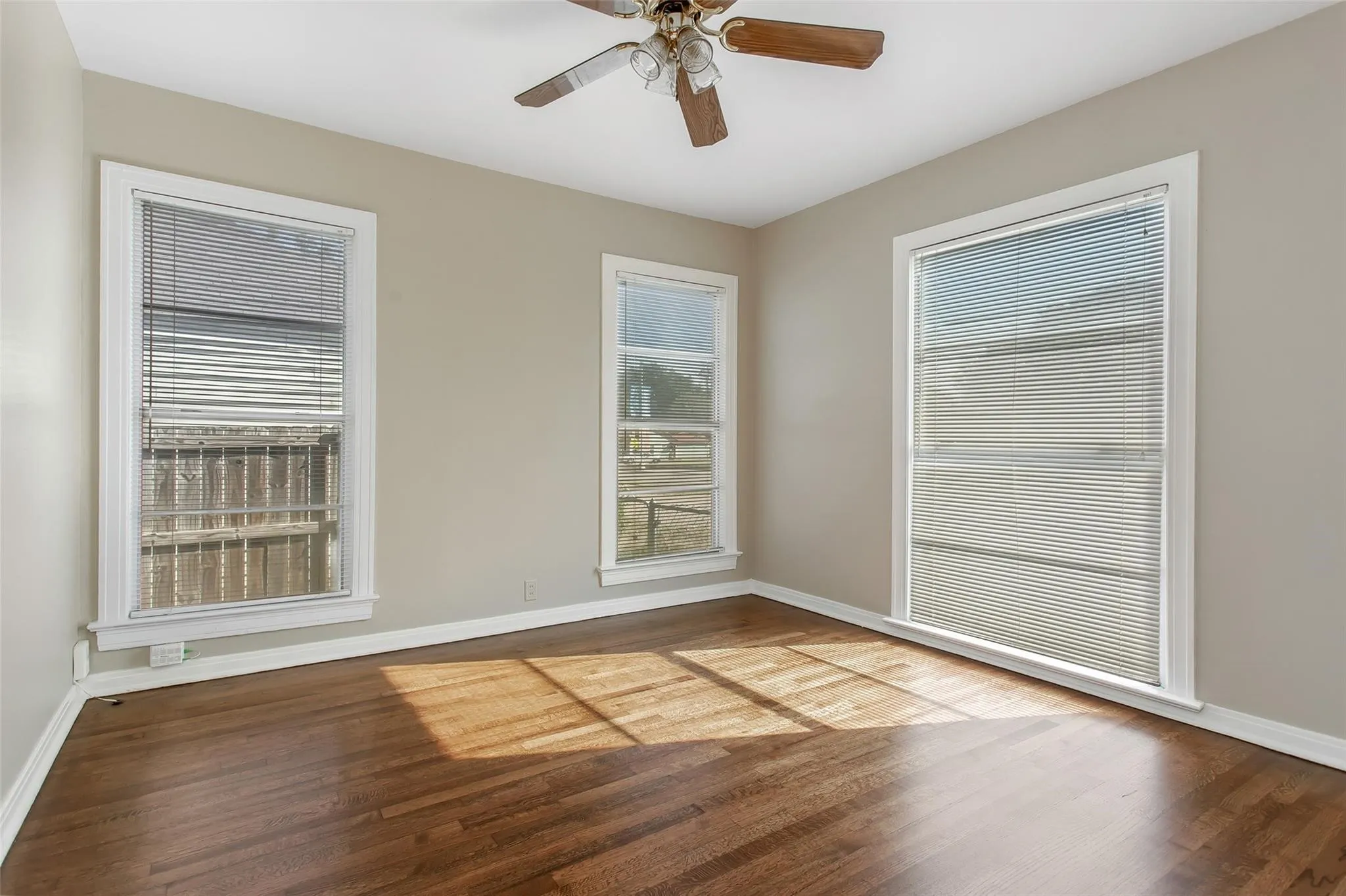 Single Family Residence For Rent in Dallas County , 5829 E MOCKINGBIRD Lane, Dallas, Texas 75206, 2 Bedroom, 1 Bathroom, Garage spaces, 1,127 Sqft, built in 1942, Price $2,395, mls#21336703, Real Estate Agent in Dallas, Homes For Rent in Dallas county, Homes For Rent in Dallas, Realtor in Dallas Texas, Real Estate Brokerage Independent Realty Texas, Luminita Cordes Realtor