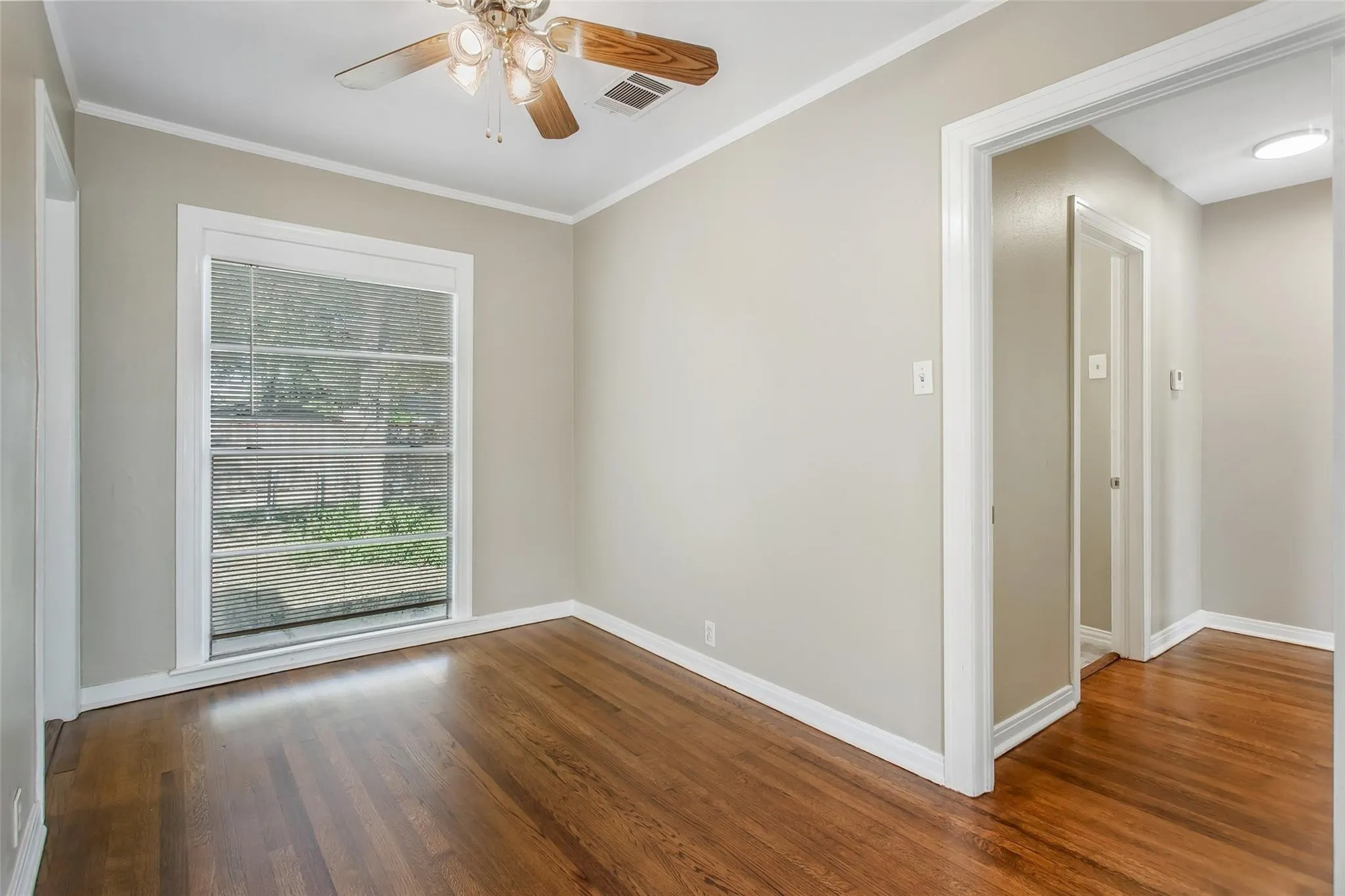 Single Family Residence For Rent in Dallas County , 5829 E MOCKINGBIRD Lane, Dallas, Texas 75206, 2 Bedroom, 1 Bathroom, Garage spaces, 1,127 Sqft, built in 1942, Price $2,395, mls#21336703, Real Estate Agent in Dallas, Homes For Rent in Dallas county, Homes For Rent in Dallas, Realtor in Dallas Texas, Real Estate Brokerage Independent Realty Texas, Luminita Cordes Realtor