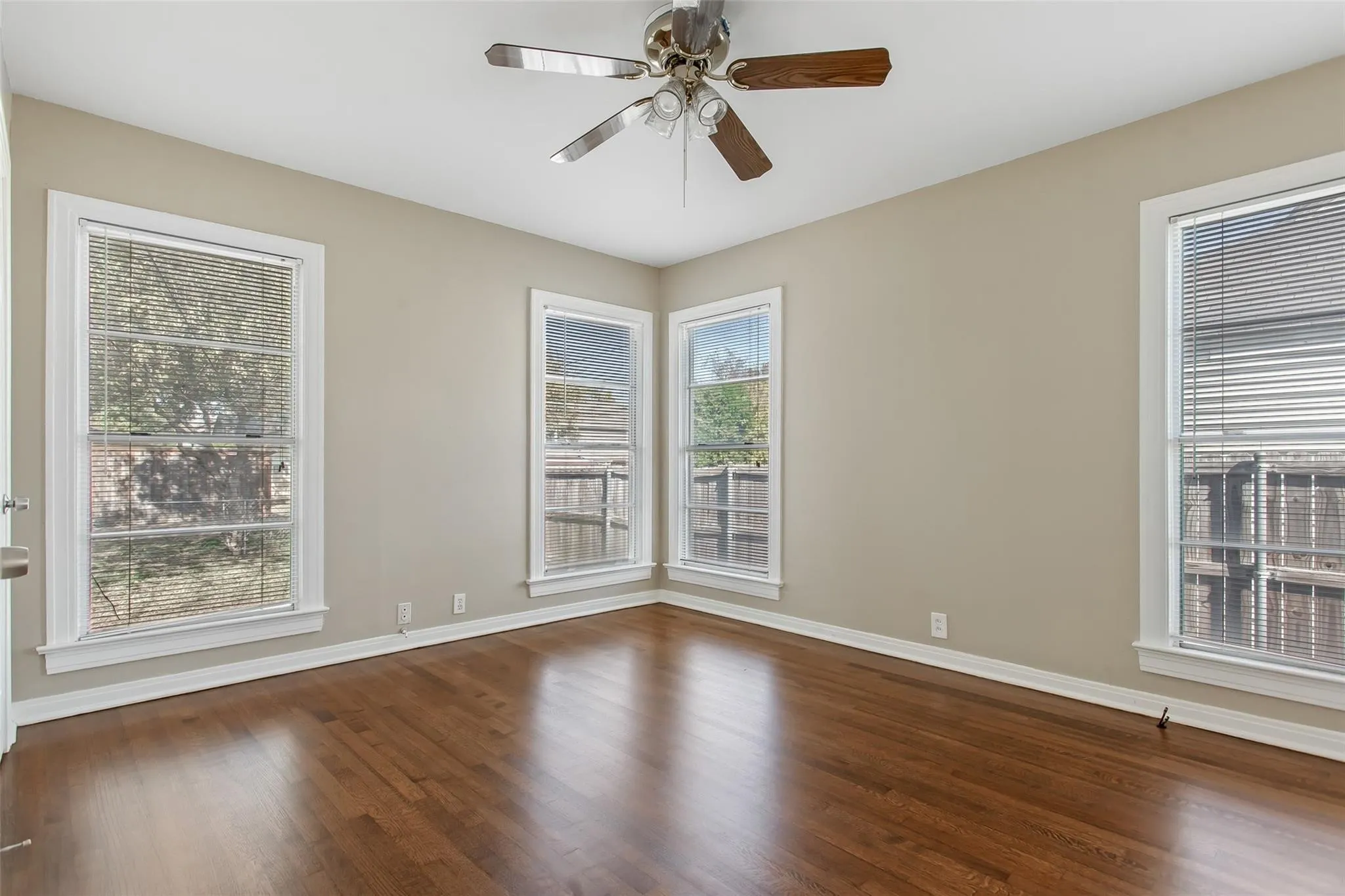 Single Family Residence For Rent in Dallas County , 5829 E MOCKINGBIRD Lane, Dallas, Texas 75206, 2 Bedroom, 1 Bathroom, Garage spaces, 1,127 Sqft, built in 1942, Price $2,395, mls#21336703, Real Estate Agent in Dallas, Homes For Rent in Dallas county, Homes For Rent in Dallas, Realtor in Dallas Texas, Real Estate Brokerage Independent Realty Texas, Luminita Cordes Realtor