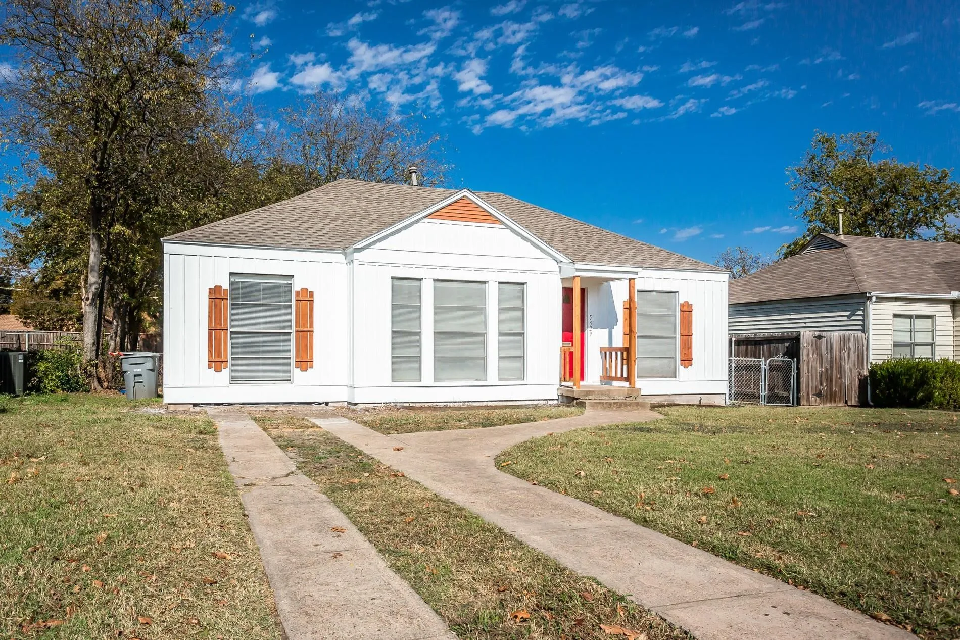 Single Family Residence For Rent in Dallas County , 5829 E MOCKINGBIRD Lane, Dallas, Texas 75206, 2 Bedroom, 1 Bathroom, Garage spaces, 1,127 Sqft, built in 1942, Price $2,395, mls#21336703, Real Estate Agent in Dallas, Homes For Rent in Dallas county, Homes For Rent in Dallas, Realtor in Dallas Texas, Real Estate Brokerage Independent Realty Texas, Luminita Cordes Realtor