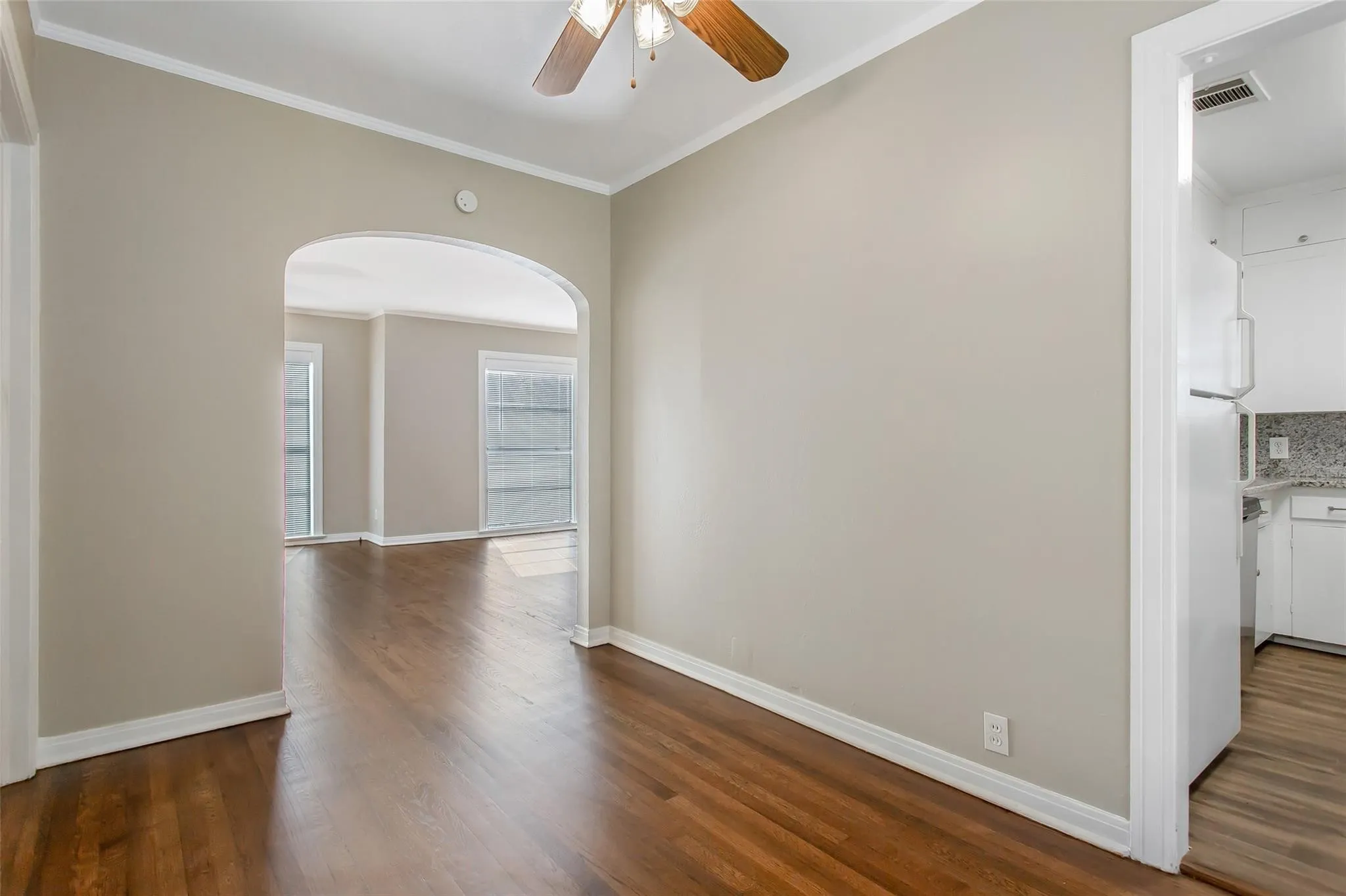 Single Family Residence For Rent in Dallas County , 5829 E MOCKINGBIRD Lane, Dallas, Texas 75206, 2 Bedroom, 1 Bathroom, Garage spaces, 1,127 Sqft, built in 1942, Price $2,395, mls#21336703, Real Estate Agent in Dallas, Homes For Rent in Dallas county, Homes For Rent in Dallas, Realtor in Dallas Texas, Real Estate Brokerage Independent Realty Texas, Luminita Cordes Realtor
