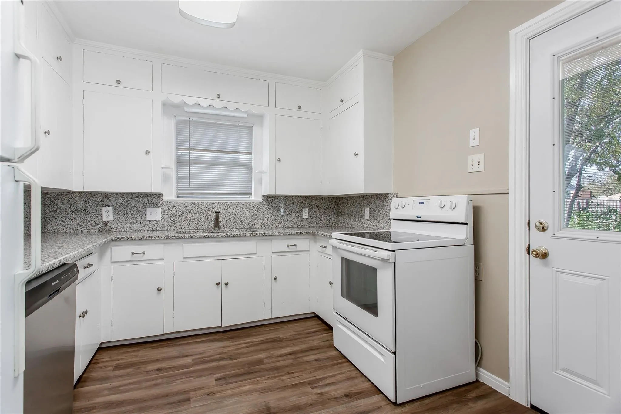 Single Family Residence For Rent in Dallas County , 5829 E MOCKINGBIRD Lane, Dallas, Texas 75206, 2 Bedroom, 1 Bathroom, Garage spaces, 1,127 Sqft, built in 1942, Price $2,395, mls#21336703, Real Estate Agent in Dallas, Homes For Rent in Dallas county, Homes For Rent in Dallas, Realtor in Dallas Texas, Real Estate Brokerage Independent Realty Texas, Luminita Cordes Realtor