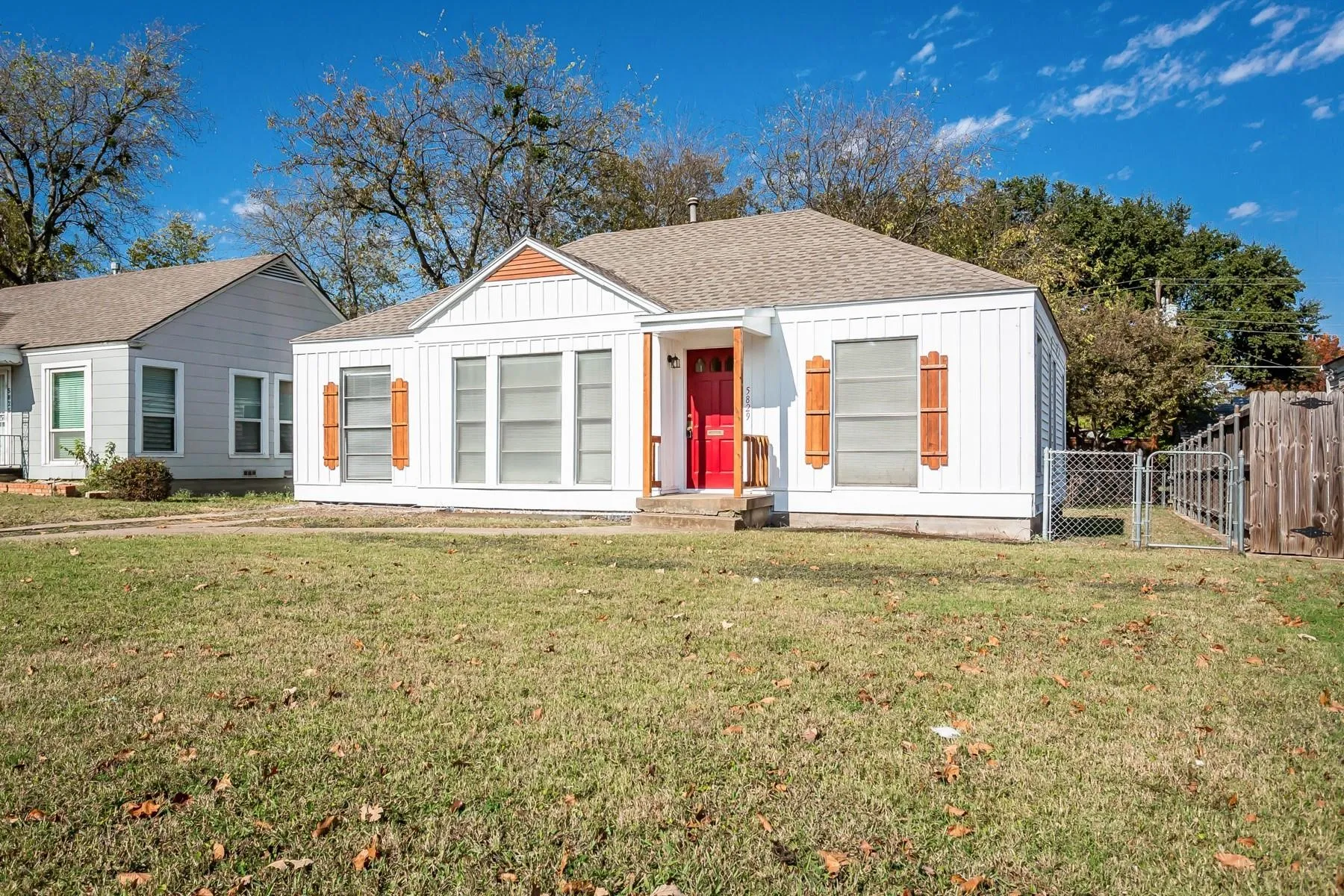 Single Family Residence For Rent in Dallas County , 5829 E MOCKINGBIRD Lane, Dallas, Texas 75206, 2 Bedroom, 1 Bathroom, Garage spaces, 1,127 Sqft, built in 1942, Price $2,395, mls#21336703, Real Estate Agent in Dallas, Homes For Rent in Dallas county, Homes For Rent in Dallas, Realtor in Dallas Texas, Real Estate Brokerage Independent Realty Texas, Luminita Cordes Realtor