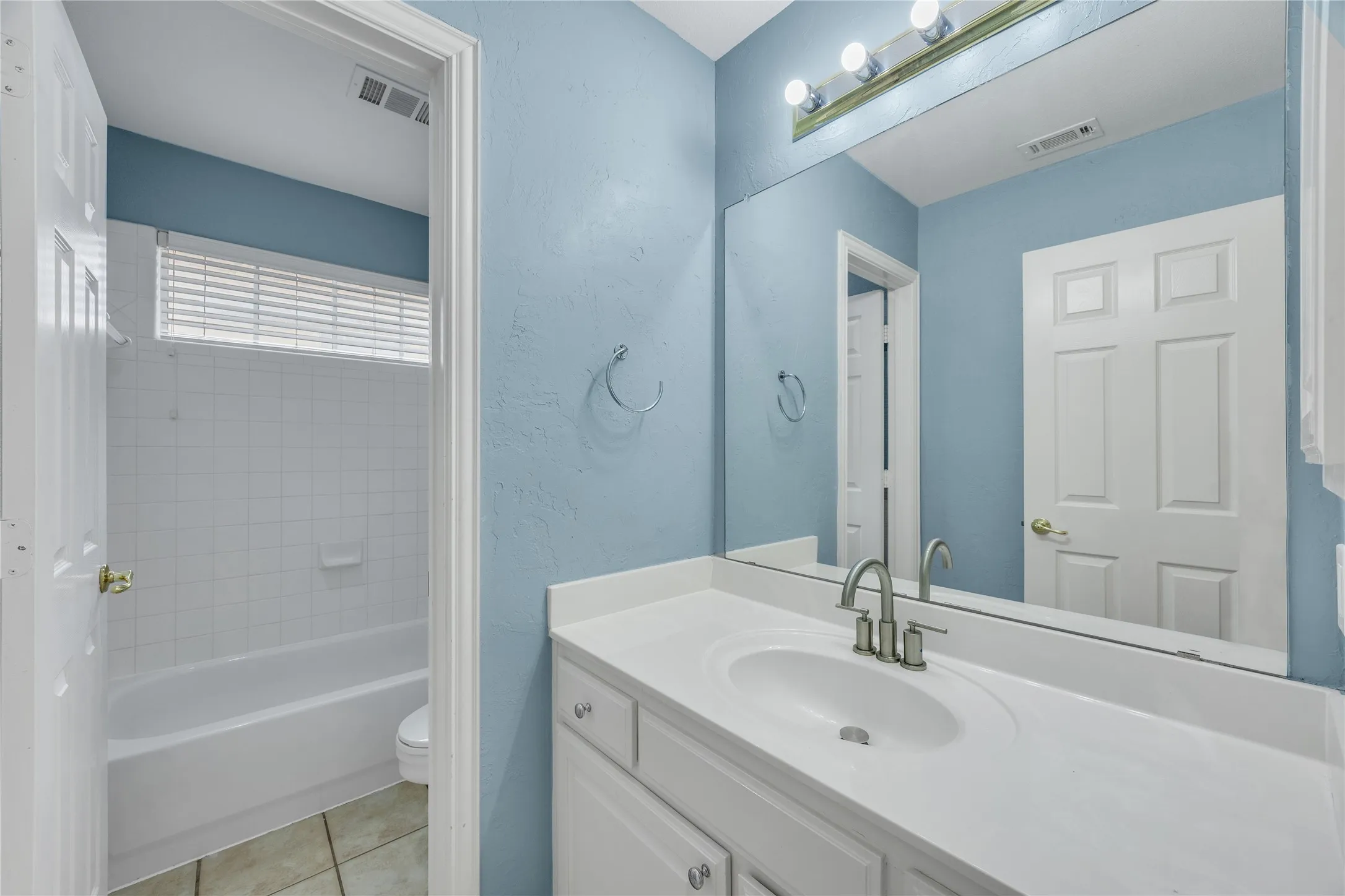 Single Family Residence For Rent in Denton County , 4758 Ridgeland Drive, Frisco, Texas 75034, 4 Bedroom, 3 Bathroom, 2 Garage spaces, 3,103 Sqft, built in 1999, mls#21336238, Real Estate Agent in Frisco, Homes For Rent in Denton county, Homes For Rent in Frisco, Realtor in Frisco Texas, Real Estate Brokerage Independent Realty Texas, Luminita Cordes Realtor