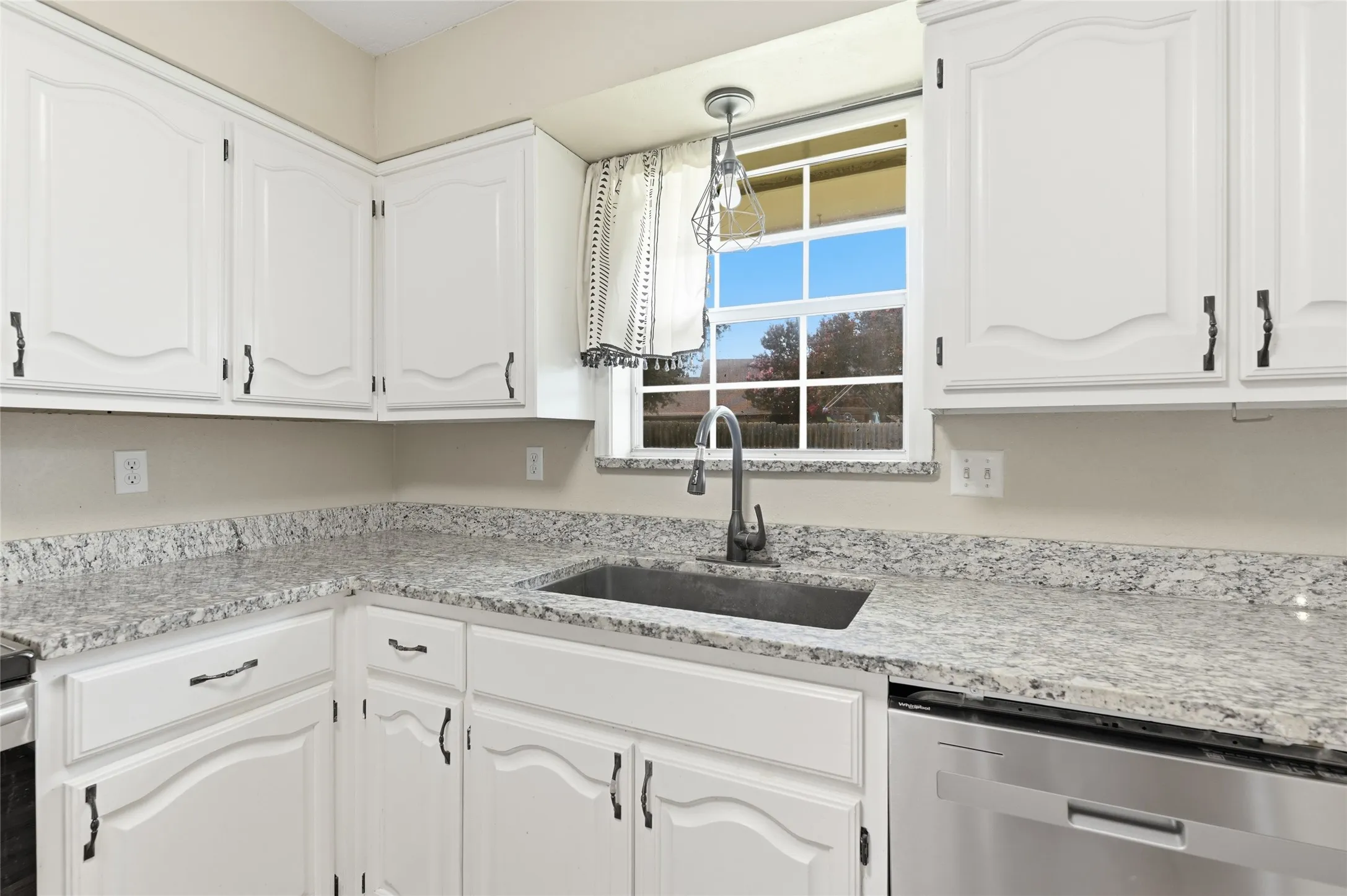 Single Family Residence For Sale in Fannin County , 2205 Canyon Circle, Bonham, Texas 75418, 3 Bedroom, 2 Bathroom, 2 Garage spaces, 1,738 Sqft, built in 1996, Price $255,000, mls#21336720, Real Estate Agent in Bonham, Homes For Sale in Fannin county, Homes For Sale in Bonham, Realtor in Bonham Texas, Real Estate Brokerage Independent Realty Texas, Luminita Cordes Realtor
