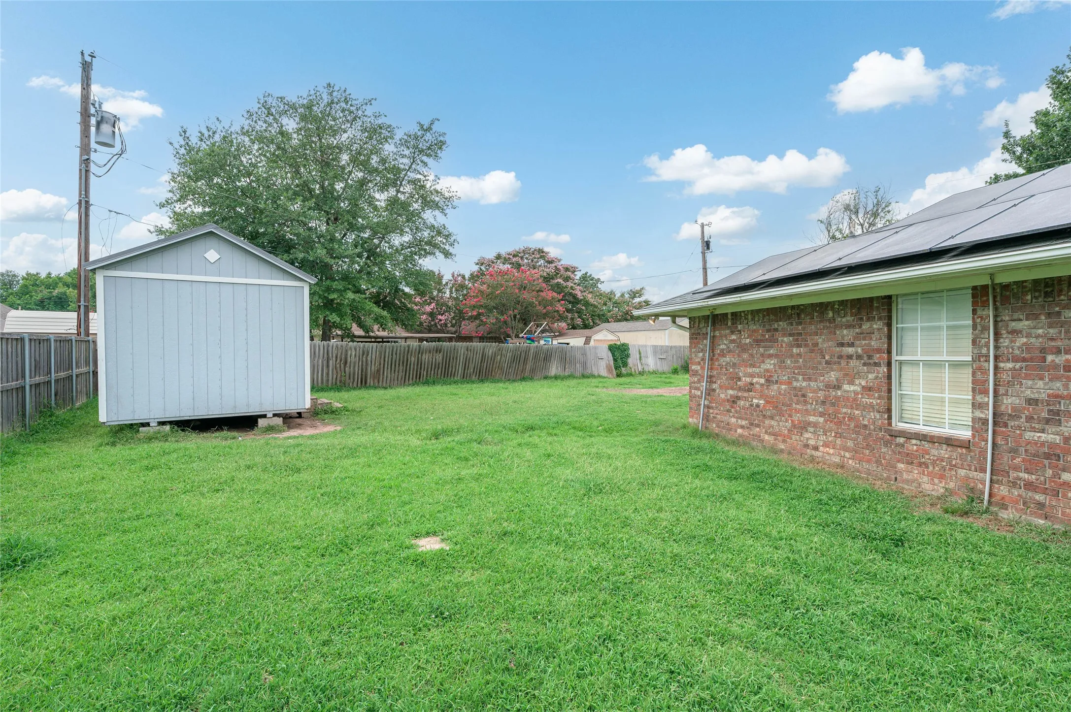 Single Family Residence For Sale in Fannin County , 2205 Canyon Circle, Bonham, Texas 75418, 3 Bedroom, 2 Bathroom, 2 Garage spaces, 1,738 Sqft, built in 1996, Price $255,000, mls#21336720, Real Estate Agent in Bonham, Homes For Sale in Fannin county, Homes For Sale in Bonham, Realtor in Bonham Texas, Real Estate Brokerage Independent Realty Texas, Luminita Cordes Realtor