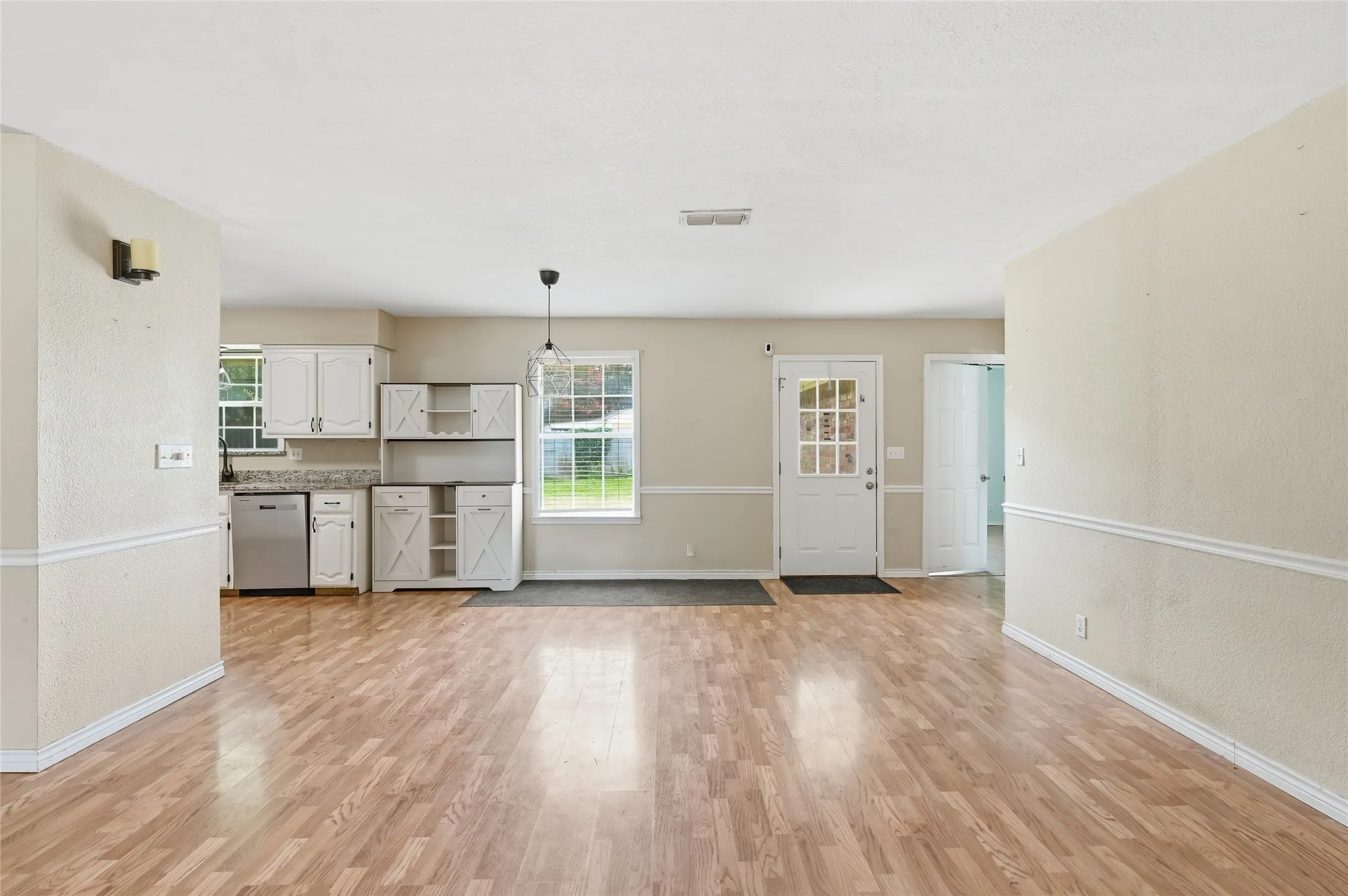 Single Family Residence For Sale in Fannin County , 2205 Canyon Circle, Bonham, Texas 75418, 3 Bedroom, 2 Bathroom, 2 Garage spaces, 1,738 Sqft, built in 1996, Price $255,000, mls#21336720, Real Estate Agent in Bonham, Homes For Sale in Fannin county, Homes For Sale in Bonham, Realtor in Bonham Texas, Real Estate Brokerage Independent Realty Texas, Luminita Cordes Realtor