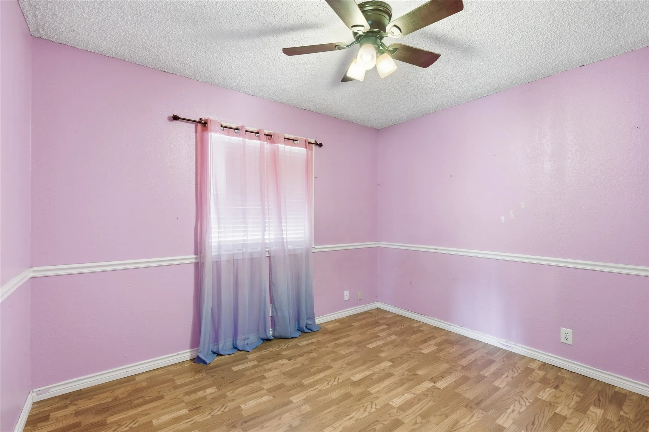 Single Family Residence For Sale in Fannin County , 2205 Canyon Circle, Bonham, Texas 75418, 3 Bedroom, 2 Bathroom, 2 Garage spaces, 1,738 Sqft, built in 1996, Price $255,000, mls#21336720, Real Estate Agent in Bonham, Homes For Sale in Fannin county, Homes For Sale in Bonham, Realtor in Bonham Texas, Real Estate Brokerage Independent Realty Texas, Luminita Cordes Realtor