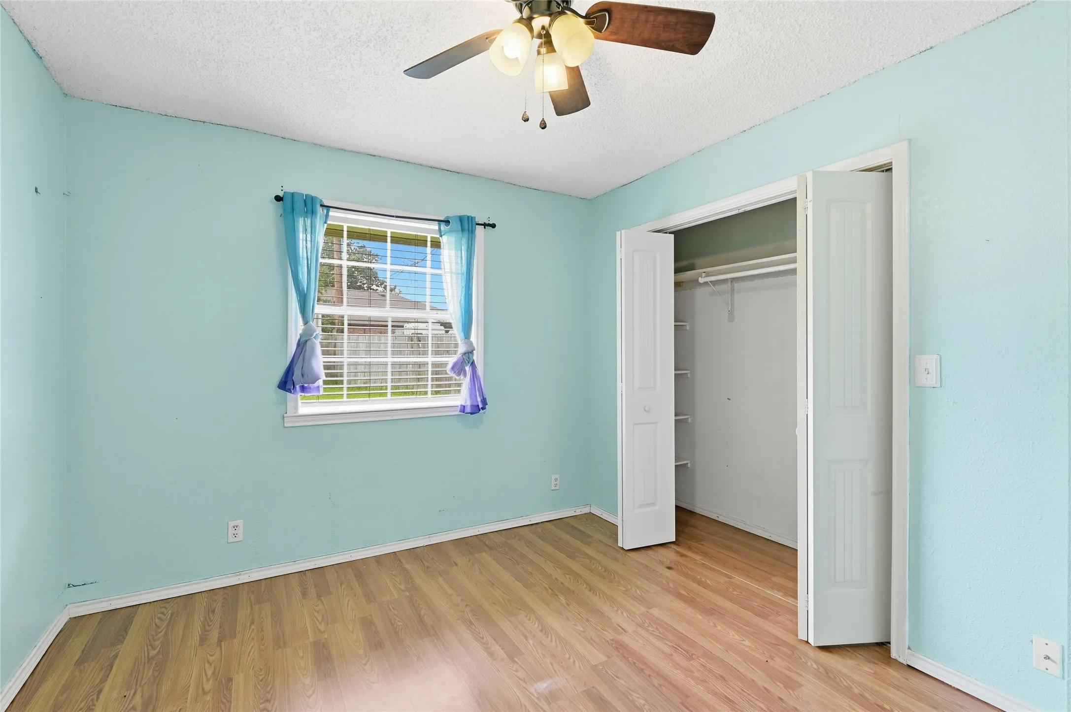 Single Family Residence For Sale in Fannin County , 2205 Canyon Circle, Bonham, Texas 75418, 3 Bedroom, 2 Bathroom, 2 Garage spaces, 1,738 Sqft, built in 1996, Price $255,000, mls#21336720, Real Estate Agent in Bonham, Homes For Sale in Fannin county, Homes For Sale in Bonham, Realtor in Bonham Texas, Real Estate Brokerage Independent Realty Texas, Luminita Cordes Realtor