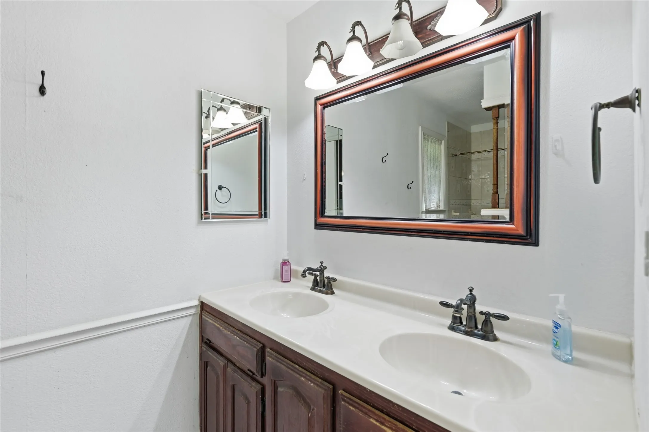 Single Family Residence For Sale in Fannin County , 2205 Canyon Circle, Bonham, Texas 75418, 3 Bedroom, 2 Bathroom, 2 Garage spaces, 1,738 Sqft, built in 1996, Price $255,000, mls#21336720, Real Estate Agent in Bonham, Homes For Sale in Fannin county, Homes For Sale in Bonham, Realtor in Bonham Texas, Real Estate Brokerage Independent Realty Texas, Luminita Cordes Realtor