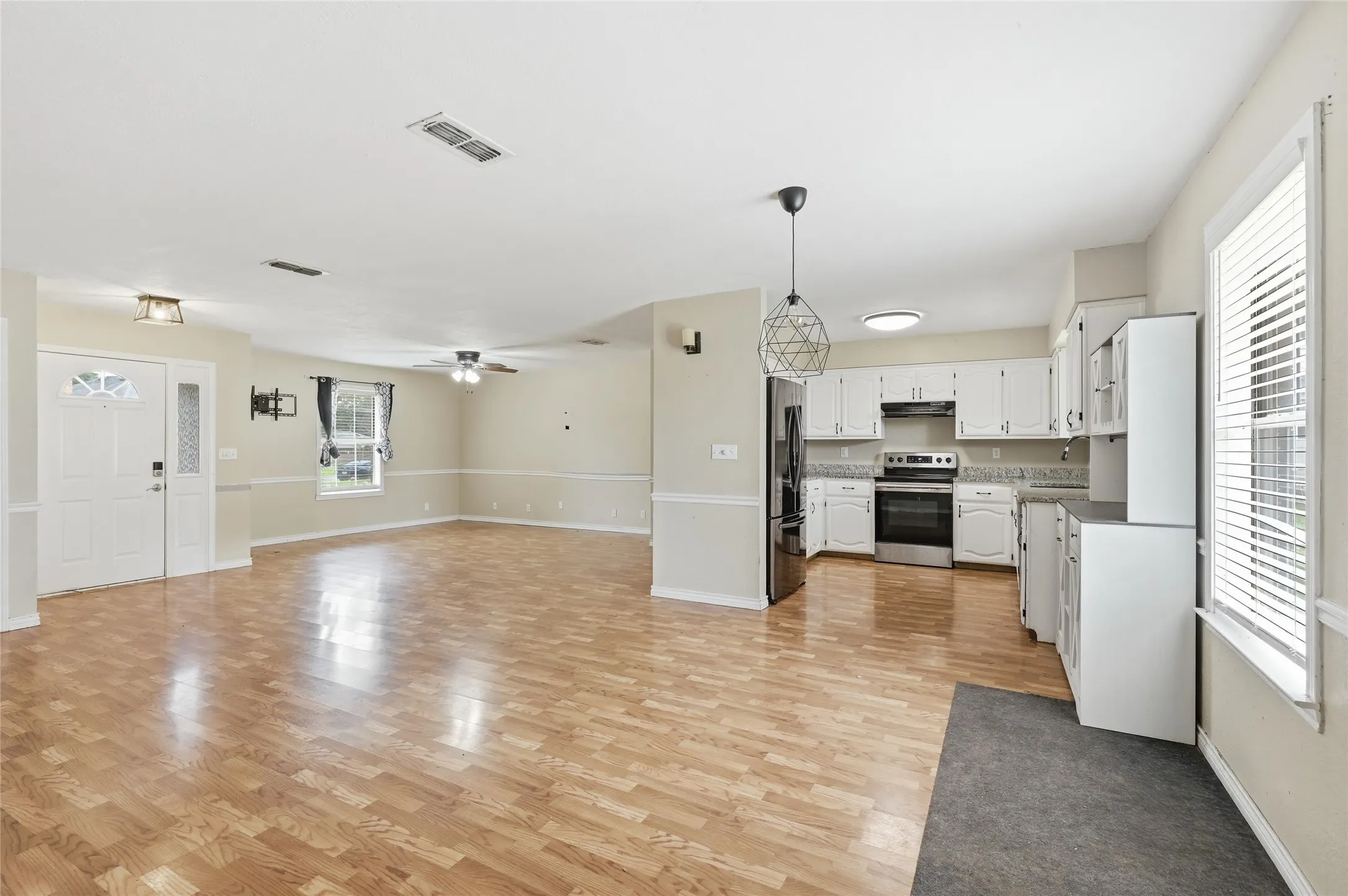 Single Family Residence For Sale in Fannin County , 2205 Canyon Circle, Bonham, Texas 75418, 3 Bedroom, 2 Bathroom, 2 Garage spaces, 1,738 Sqft, built in 1996, Price $255,000, mls#21336720, Real Estate Agent in Bonham, Homes For Sale in Fannin county, Homes For Sale in Bonham, Realtor in Bonham Texas, Real Estate Brokerage Independent Realty Texas, Luminita Cordes Realtor