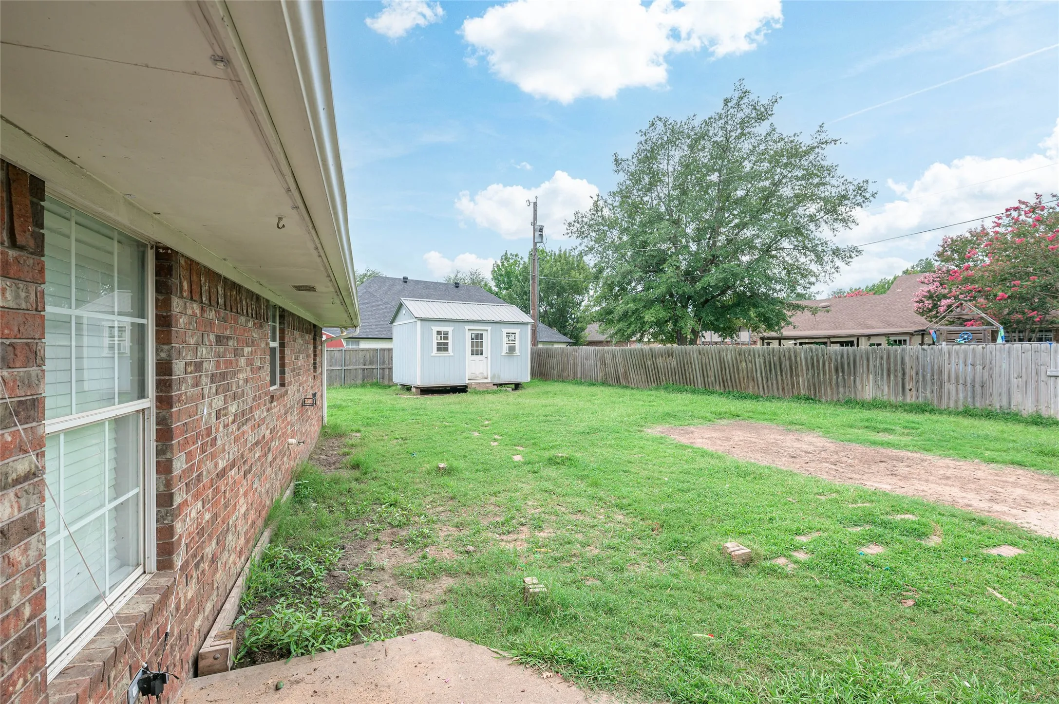 Single Family Residence For Sale in Fannin County , 2205 Canyon Circle, Bonham, Texas 75418, 3 Bedroom, 2 Bathroom, 2 Garage spaces, 1,738 Sqft, built in 1996, Price $255,000, mls#21336720, Real Estate Agent in Bonham, Homes For Sale in Fannin county, Homes For Sale in Bonham, Realtor in Bonham Texas, Real Estate Brokerage Independent Realty Texas, Luminita Cordes Realtor