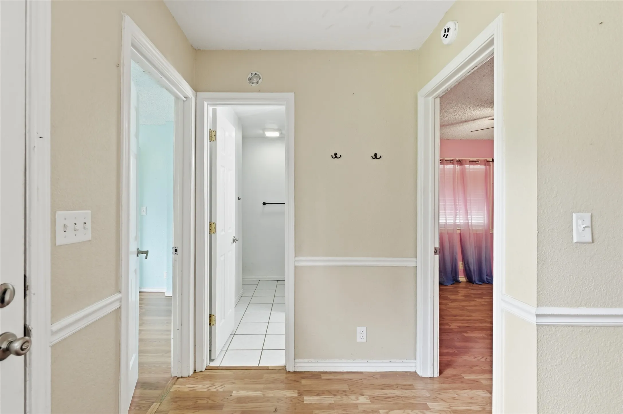 Single Family Residence For Sale in Fannin County , 2205 Canyon Circle, Bonham, Texas 75418, 3 Bedroom, 2 Bathroom, 2 Garage spaces, 1,738 Sqft, built in 1996, Price $255,000, mls#21336720, Real Estate Agent in Bonham, Homes For Sale in Fannin county, Homes For Sale in Bonham, Realtor in Bonham Texas, Real Estate Brokerage Independent Realty Texas, Luminita Cordes Realtor