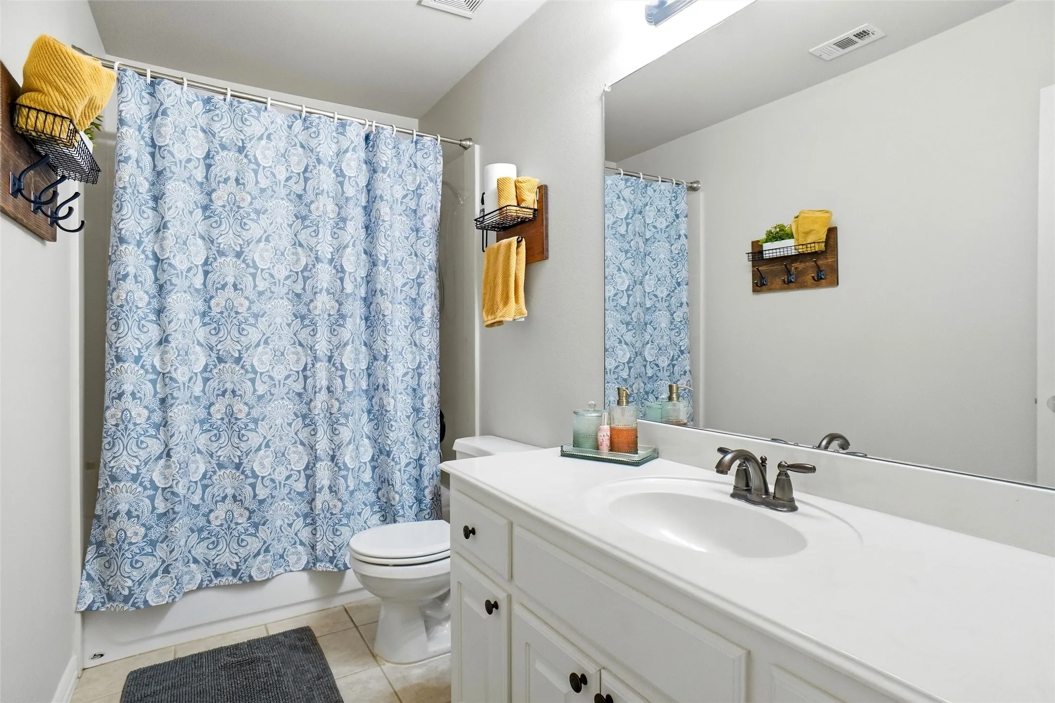 Single Family Residence For Sale in Tarrant County , 5905 Cripple Creek Trail, North Richland Hills, Texas 76180, 4 Bedroom, 3 Bathroom, 2 Garage spaces, 2,883 Sqft, built in 2009, mls#21336721, Real Estate Agent in North Richland Hills, Homes For Sale in Tarrant county, Homes For Sale in North Richland Hills, Realtor in North Richland Hills Texas, Real Estate Brokerage Independent Realty Texas, Luminita Cordes Realtor
