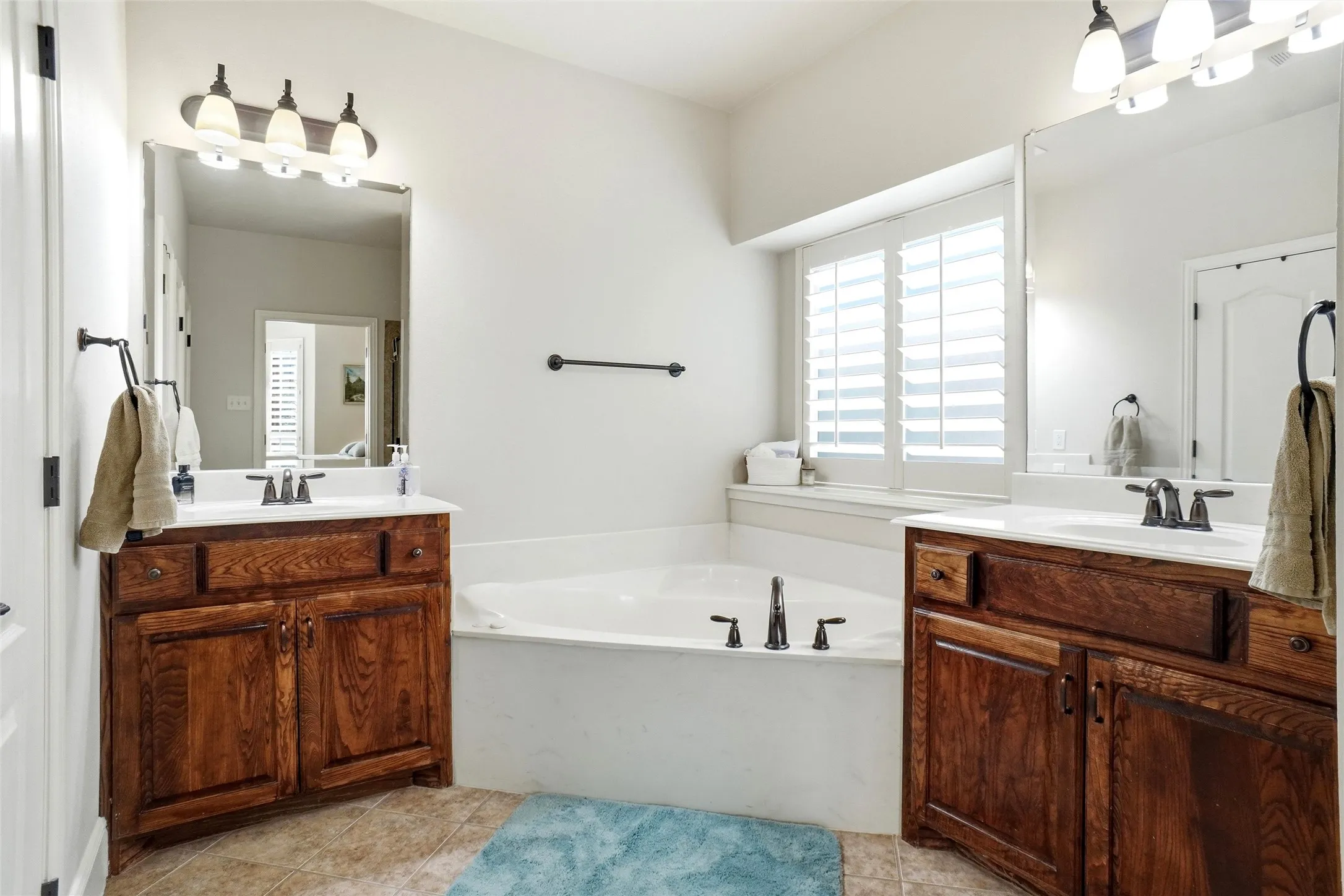 Single Family Residence For Sale in Tarrant County , 5905 Cripple Creek Trail, North Richland Hills, Texas 76180, 4 Bedroom, 3 Bathroom, 2 Garage spaces, 2,883 Sqft, built in 2009, mls#21336721, Real Estate Agent in North Richland Hills, Homes For Sale in Tarrant county, Homes For Sale in North Richland Hills, Realtor in North Richland Hills Texas, Real Estate Brokerage Independent Realty Texas, Luminita Cordes Realtor