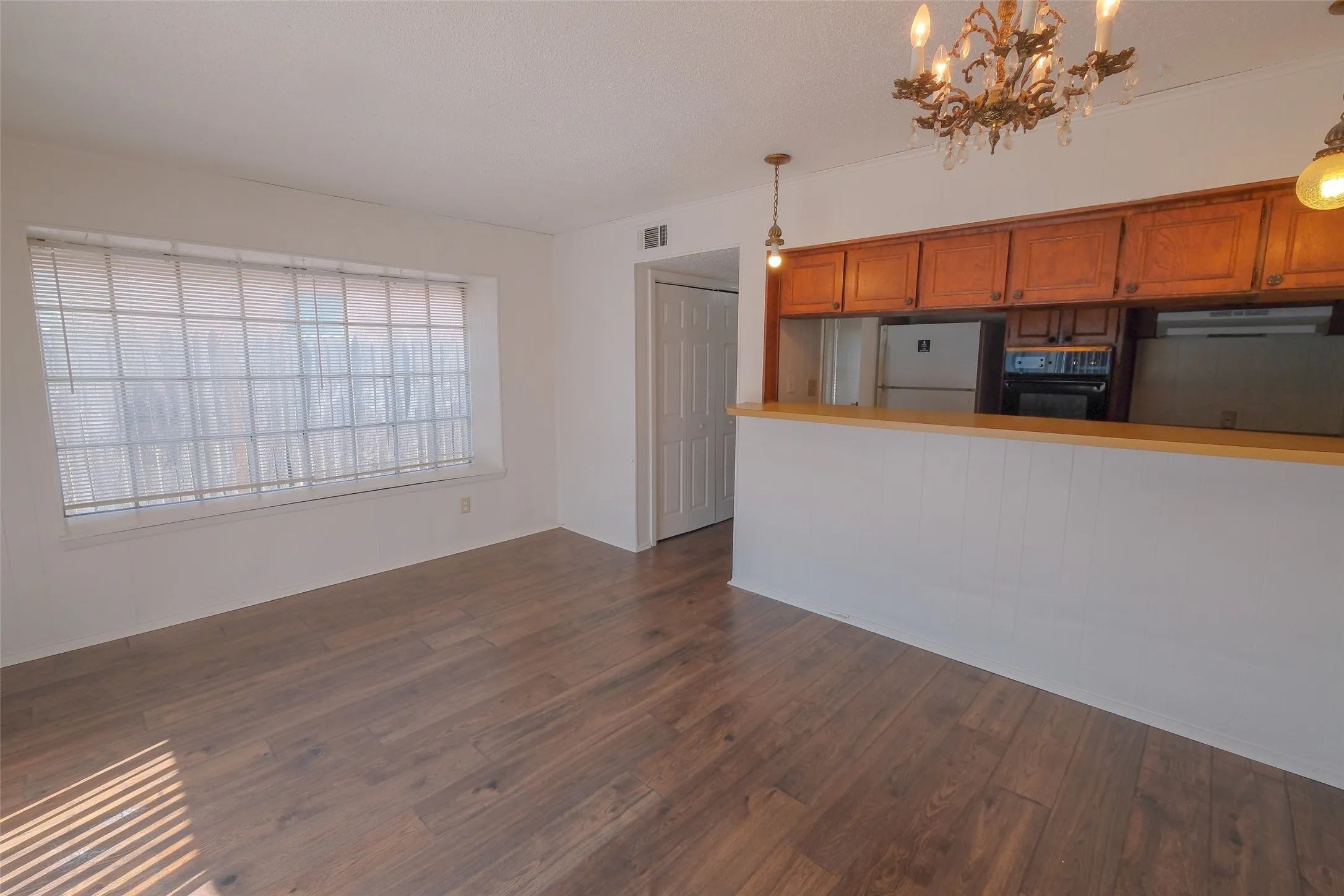 Apartment For Rent in Tarrant County , 6317 Granbury Road 6321, Fort Worth, Texas 76133, 2 Bedroom, 2 Bathroom, Garage spaces, 1,357 Sqft, built in 1969, mls#21336723, Real Estate Agent in Fort Worth, Homes For Rent in Tarrant county, Homes For Rent in Fort Worth, Realtor in Fort Worth Texas, Real Estate Brokerage Independent Realty Texas, Luminita Cordes Realtor