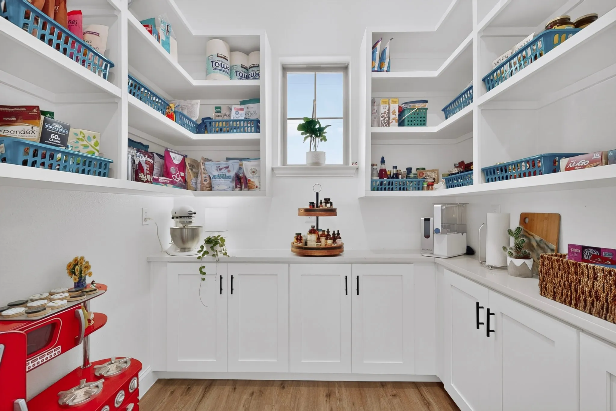 A favorite and star feature for chefs and bakers:  A full Culinary Kitchen hidden from view.