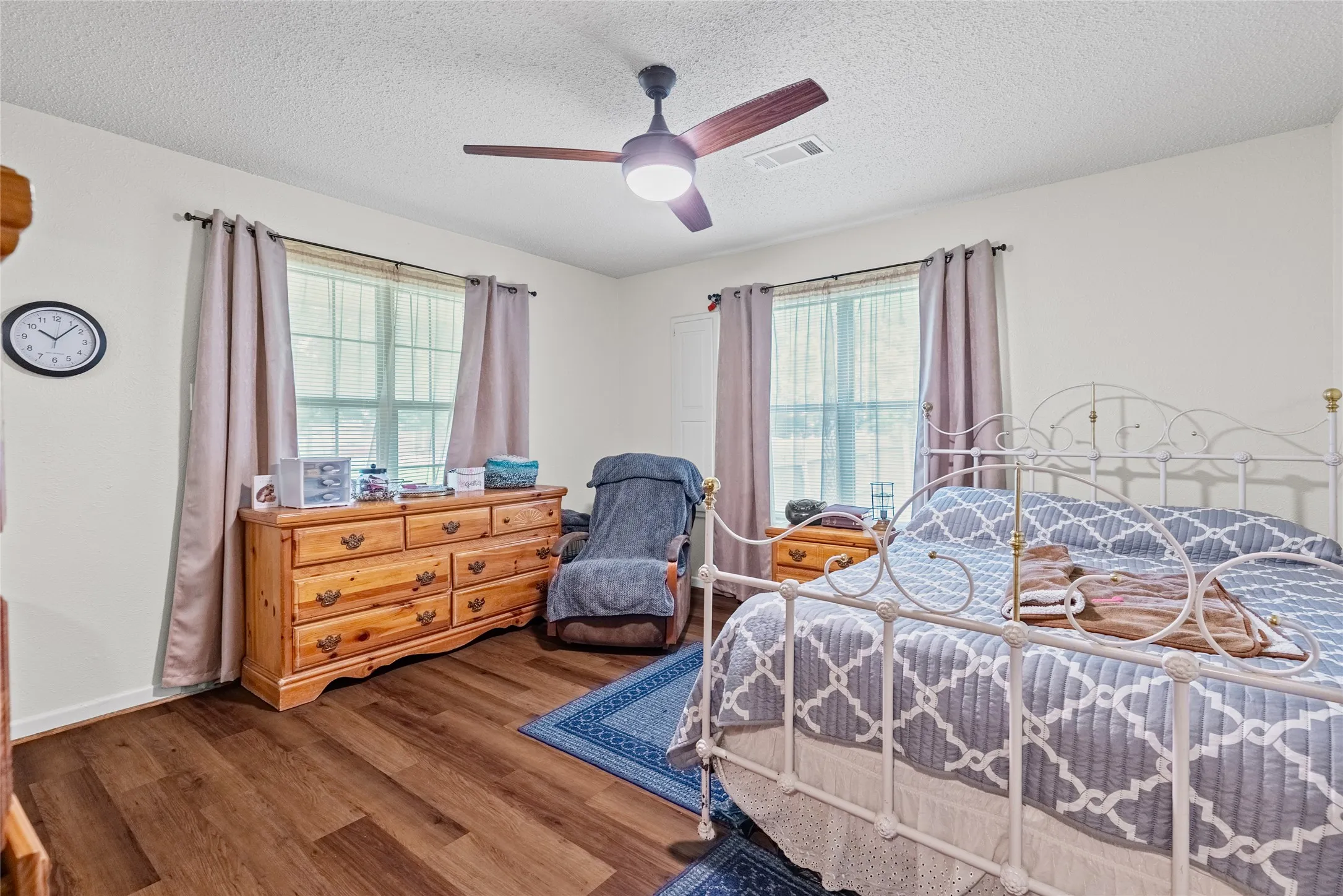 Single Family Residence For Sale in Fannin County , 408 E Mulberry Street, Leonard, Texas 75452, 4 Bedroom, 4 Bathroom, 2 Garage spaces, 2,425 Sqft, built in 1968, mls#21336733, Real Estate Agent in Leonard, Homes For Sale in Fannin county, Homes For Sale in Leonard, Realtor in Leonard Texas, Real Estate Brokerage Independent Realty Texas, Luminita Cordes Realtor