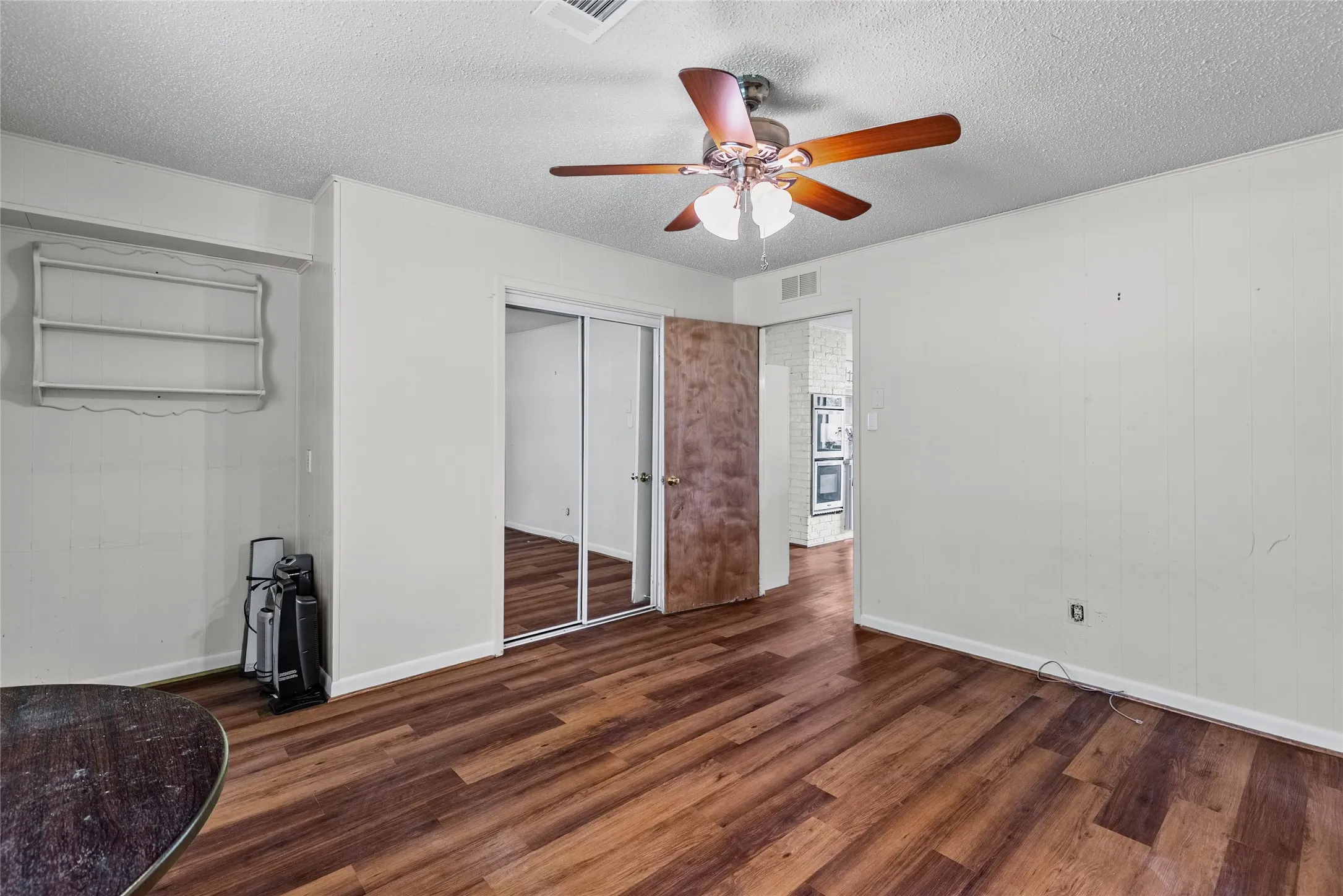 Single Family Residence For Sale in Fannin County , 408 E Mulberry Street, Leonard, Texas 75452, 4 Bedroom, 4 Bathroom, 2 Garage spaces, 2,425 Sqft, built in 1968, mls#21336733, Real Estate Agent in Leonard, Homes For Sale in Fannin county, Homes For Sale in Leonard, Realtor in Leonard Texas, Real Estate Brokerage Independent Realty Texas, Luminita Cordes Realtor