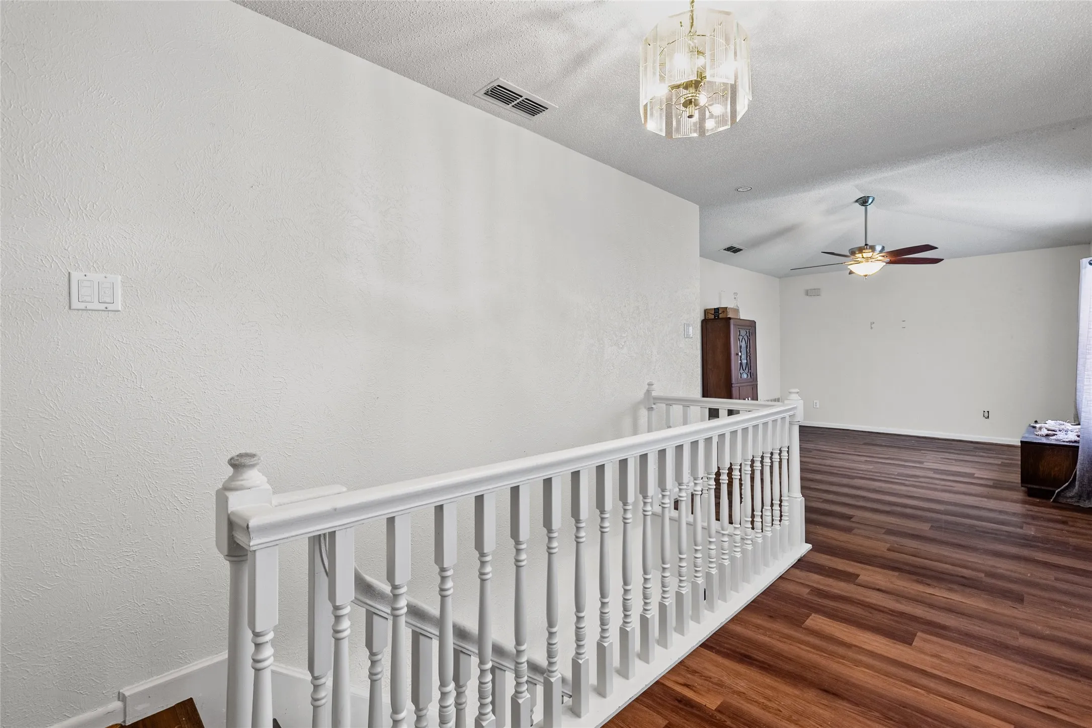 Single Family Residence For Sale in Fannin County , 408 E Mulberry Street, Leonard, Texas 75452, 4 Bedroom, 4 Bathroom, 2 Garage spaces, 2,425 Sqft, built in 1968, mls#21336733, Real Estate Agent in Leonard, Homes For Sale in Fannin county, Homes For Sale in Leonard, Realtor in Leonard Texas, Real Estate Brokerage Independent Realty Texas, Luminita Cordes Realtor
