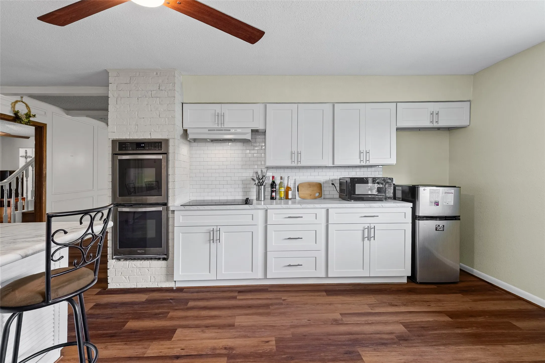 Single Family Residence For Sale in Fannin County , 408 E Mulberry Street, Leonard, Texas 75452, 4 Bedroom, 4 Bathroom, 2 Garage spaces, 2,425 Sqft, built in 1968, mls#21336733, Real Estate Agent in Leonard, Homes For Sale in Fannin county, Homes For Sale in Leonard, Realtor in Leonard Texas, Real Estate Brokerage Independent Realty Texas, Luminita Cordes Realtor