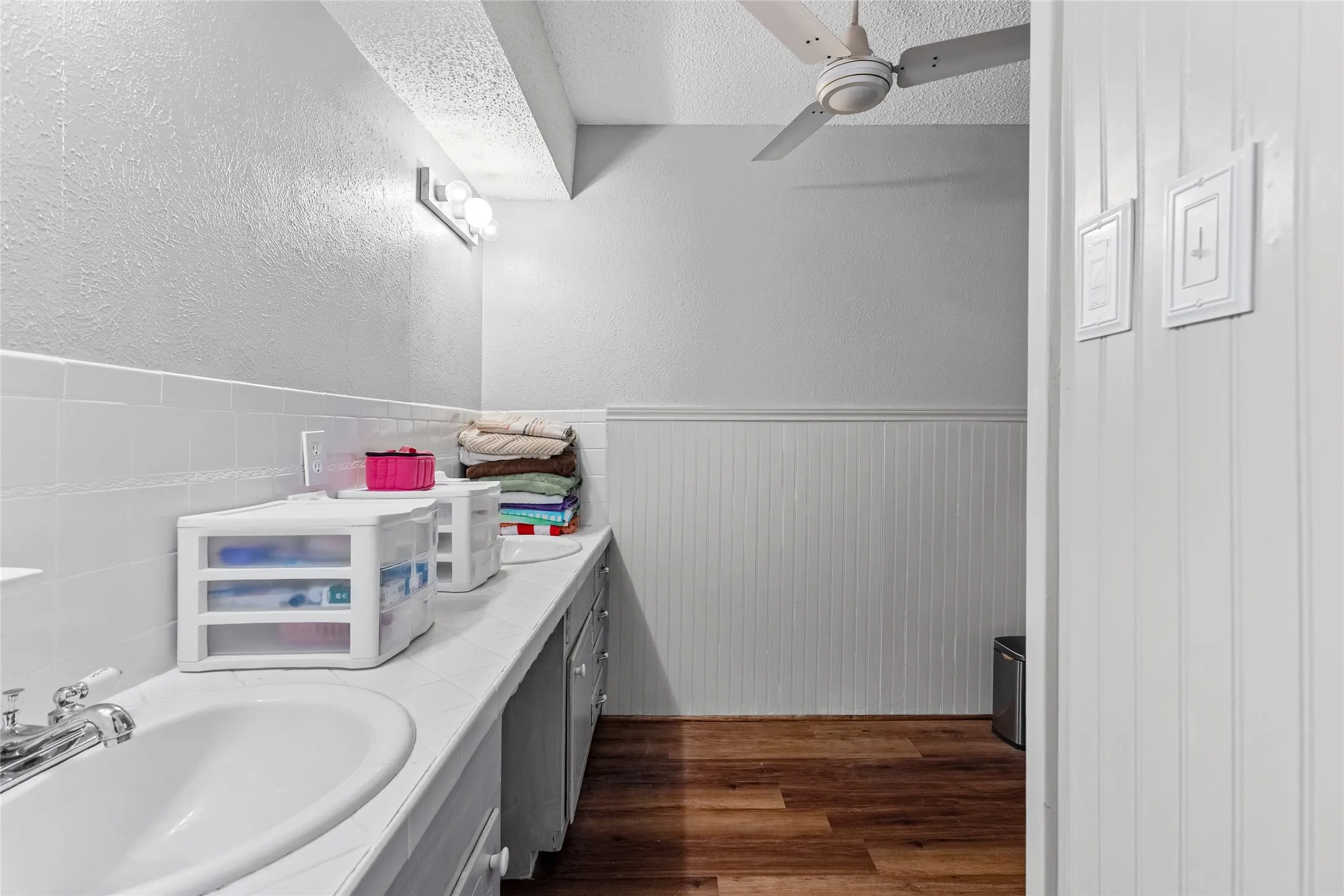 Single Family Residence For Sale in Fannin County , 408 E Mulberry Street, Leonard, Texas 75452, 4 Bedroom, 4 Bathroom, 2 Garage spaces, 2,425 Sqft, built in 1968, mls#21336733, Real Estate Agent in Leonard, Homes For Sale in Fannin county, Homes For Sale in Leonard, Realtor in Leonard Texas, Real Estate Brokerage Independent Realty Texas, Luminita Cordes Realtor