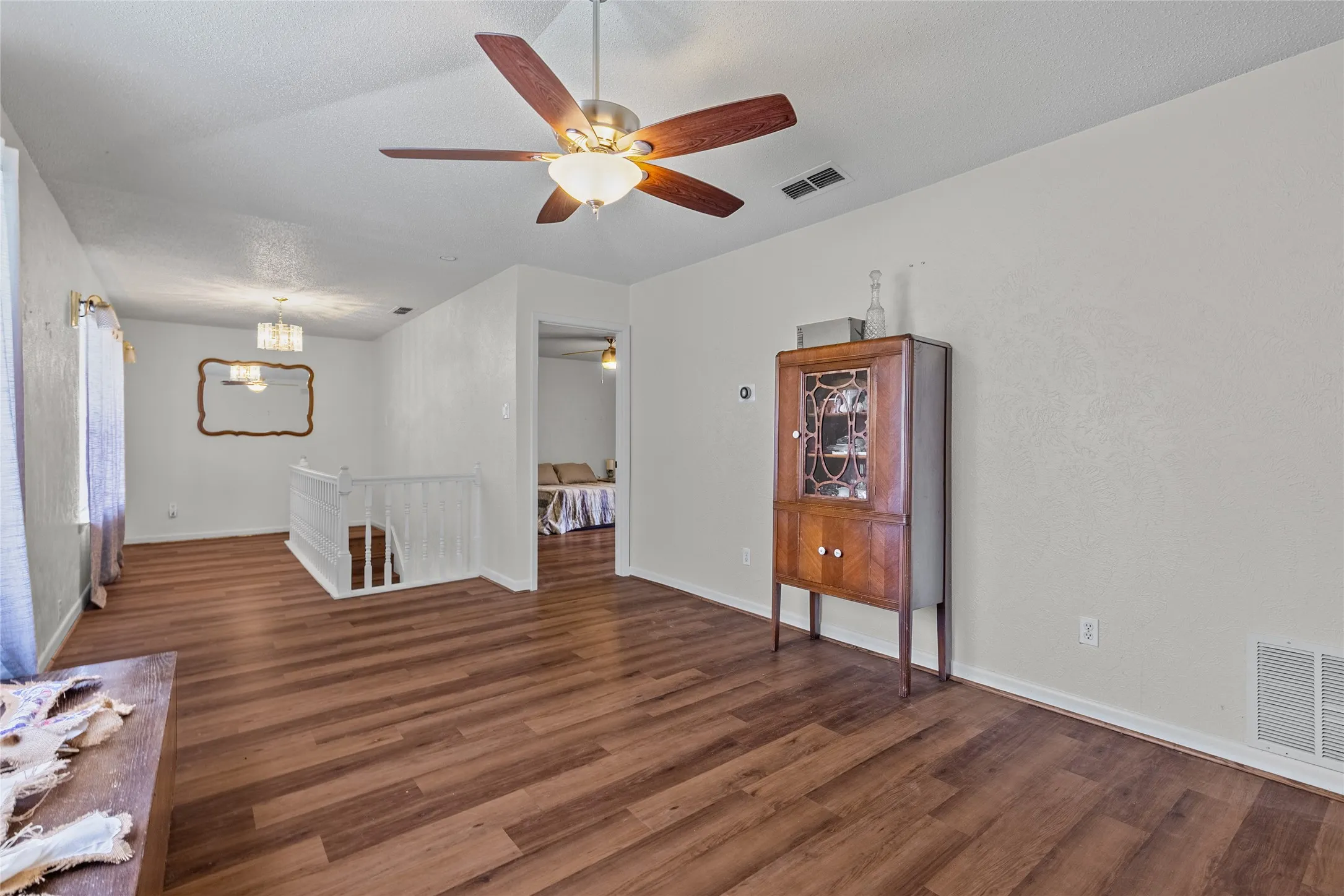 Single Family Residence For Sale in Fannin County , 408 E Mulberry Street, Leonard, Texas 75452, 4 Bedroom, 4 Bathroom, 2 Garage spaces, 2,425 Sqft, built in 1968, mls#21336733, Real Estate Agent in Leonard, Homes For Sale in Fannin county, Homes For Sale in Leonard, Realtor in Leonard Texas, Real Estate Brokerage Independent Realty Texas, Luminita Cordes Realtor