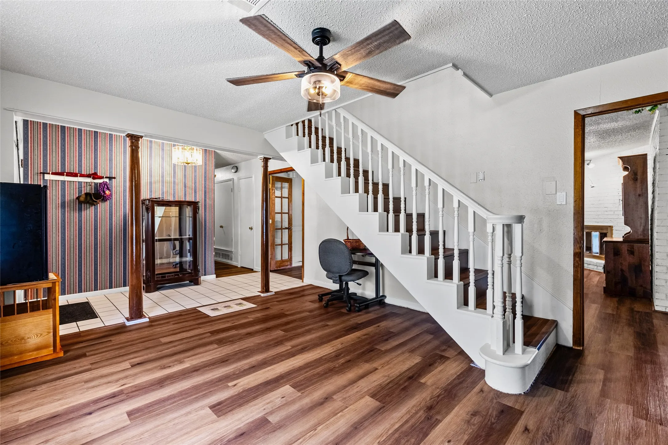Single Family Residence For Sale in Fannin County , 408 E Mulberry Street, Leonard, Texas 75452, 4 Bedroom, 4 Bathroom, 2 Garage spaces, 2,425 Sqft, built in 1968, mls#21336733, Real Estate Agent in Leonard, Homes For Sale in Fannin county, Homes For Sale in Leonard, Realtor in Leonard Texas, Real Estate Brokerage Independent Realty Texas, Luminita Cordes Realtor