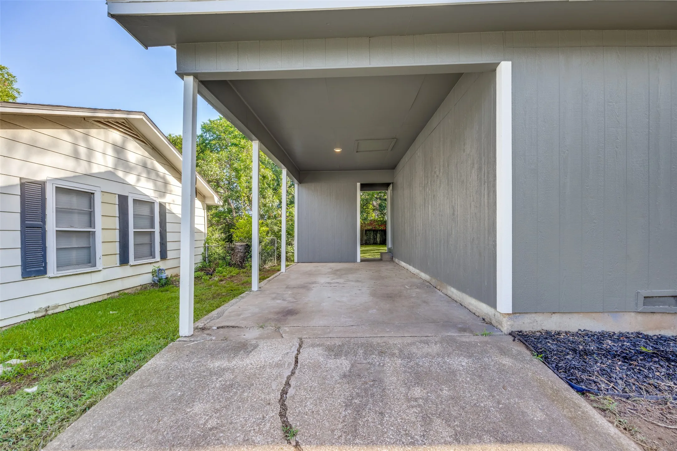 Single Family Residence For Sale in Grayson County , 2415 W Morton Street, Denison, Texas 75020, 2 Bedroom, 1 Bathroom, Garage spaces, 1,005 Sqft, built in 1962, Price $134,900, mls#21336737, Real Estate Agent in Denison, Homes For Sale in Grayson county, Homes For Sale in Denison, Realtor in Denison Texas, Real Estate Brokerage Independent Realty Texas, Luminita Cordes Realtor