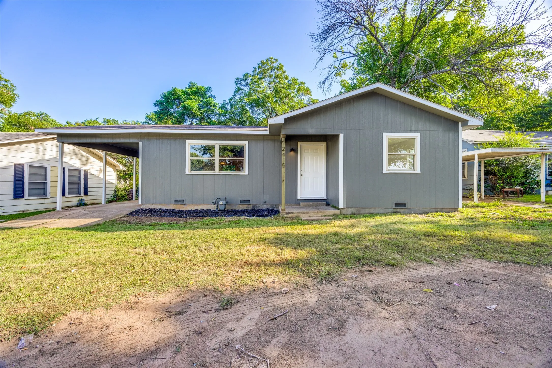 Single Family Residence For Sale in Grayson County , 2415 W Morton Street, Denison, Texas 75020, 2 Bedroom, 1 Bathroom, Garage spaces, 1,005 Sqft, built in 1962, Price $134,900, mls#21336737, Real Estate Agent in Denison, Homes For Sale in Grayson county, Homes For Sale in Denison, Realtor in Denison Texas, Real Estate Brokerage Independent Realty Texas, Luminita Cordes Realtor