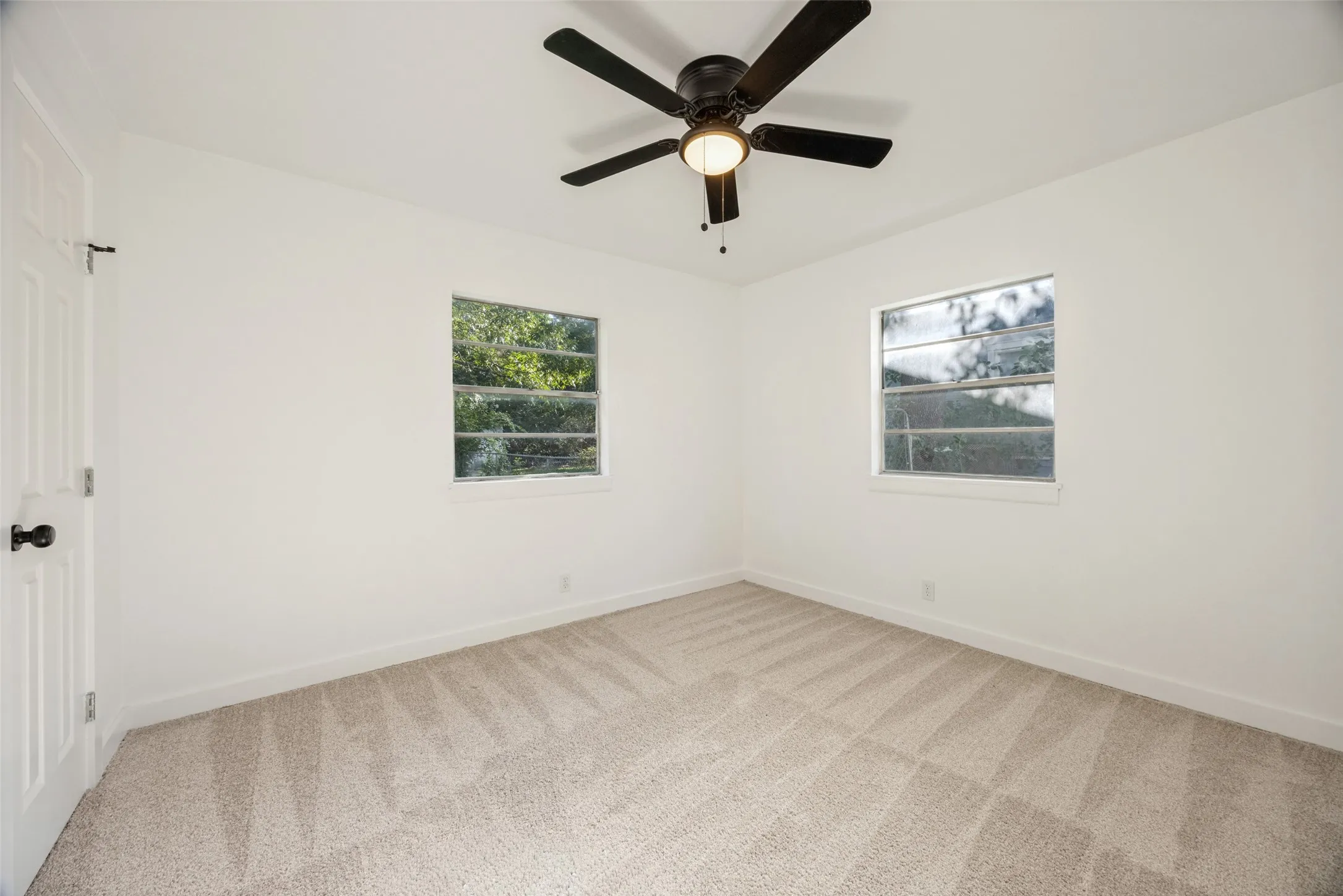 Single Family Residence For Sale in Grayson County , 2415 W Morton Street, Denison, Texas 75020, 2 Bedroom, 1 Bathroom, Garage spaces, 1,005 Sqft, built in 1962, Price $134,900, mls#21336737, Real Estate Agent in Denison, Homes For Sale in Grayson county, Homes For Sale in Denison, Realtor in Denison Texas, Real Estate Brokerage Independent Realty Texas, Luminita Cordes Realtor
