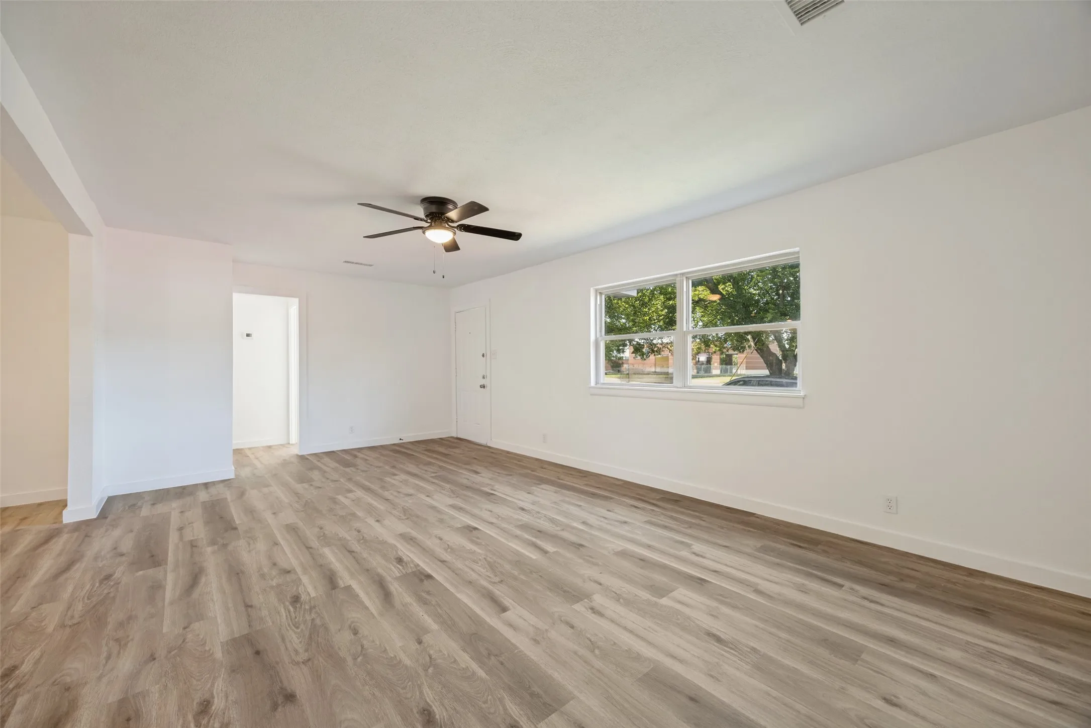 Single Family Residence For Sale in Grayson County , 2415 W Morton Street, Denison, Texas 75020, 2 Bedroom, 1 Bathroom, Garage spaces, 1,005 Sqft, built in 1962, Price $134,900, mls#21336737, Real Estate Agent in Denison, Homes For Sale in Grayson county, Homes For Sale in Denison, Realtor in Denison Texas, Real Estate Brokerage Independent Realty Texas, Luminita Cordes Realtor