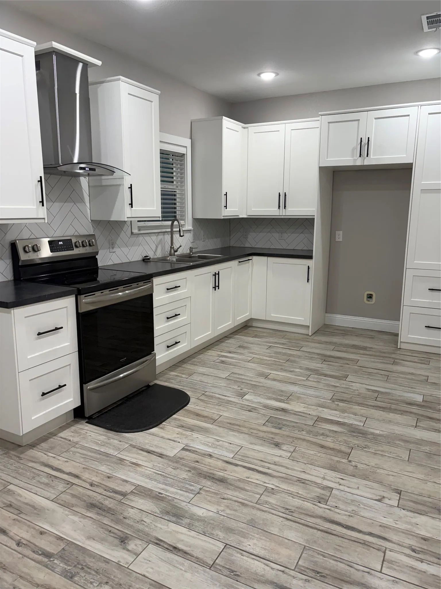 Single Family Residence For Rent in Ellis County , 1131 W Sterrett Road, Waxahachie, Texas 75167, 2 Bedroom, 2 Bathroom, Garage spaces, 1,200 Sqft, built in 2010, mls#21326612, Real Estate Agent in Waxahachie, Homes For Rent in Ellis county, Homes For Rent in Waxahachie, Realtor in Waxahachie Texas, Real Estate Brokerage Independent Realty Texas, Luminita Cordes Realtor