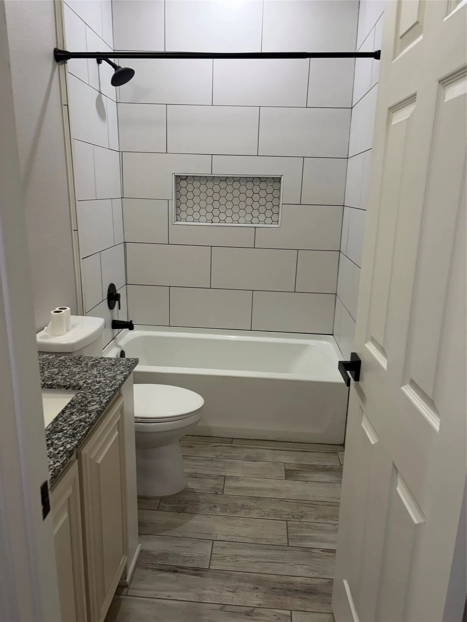 Single Family Residence For Rent in Ellis County , 1131 W Sterrett Road, Waxahachie, Texas 75167, 2 Bedroom, 2 Bathroom, Garage spaces, 1,200 Sqft, built in 2010, mls#21326612, Real Estate Agent in Waxahachie, Homes For Rent in Ellis county, Homes For Rent in Waxahachie, Realtor in Waxahachie Texas, Real Estate Brokerage Independent Realty Texas, Luminita Cordes Realtor