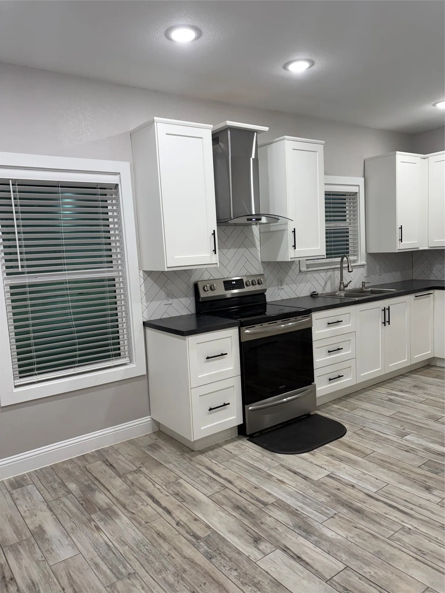 Single Family Residence For Rent in Ellis County , 1131 W Sterrett Road, Waxahachie, Texas 75167, 2 Bedroom, 2 Bathroom, Garage spaces, 1,200 Sqft, built in 2010, mls#21326612, Real Estate Agent in Waxahachie, Homes For Rent in Ellis county, Homes For Rent in Waxahachie, Realtor in Waxahachie Texas, Real Estate Brokerage Independent Realty Texas, Luminita Cordes Realtor