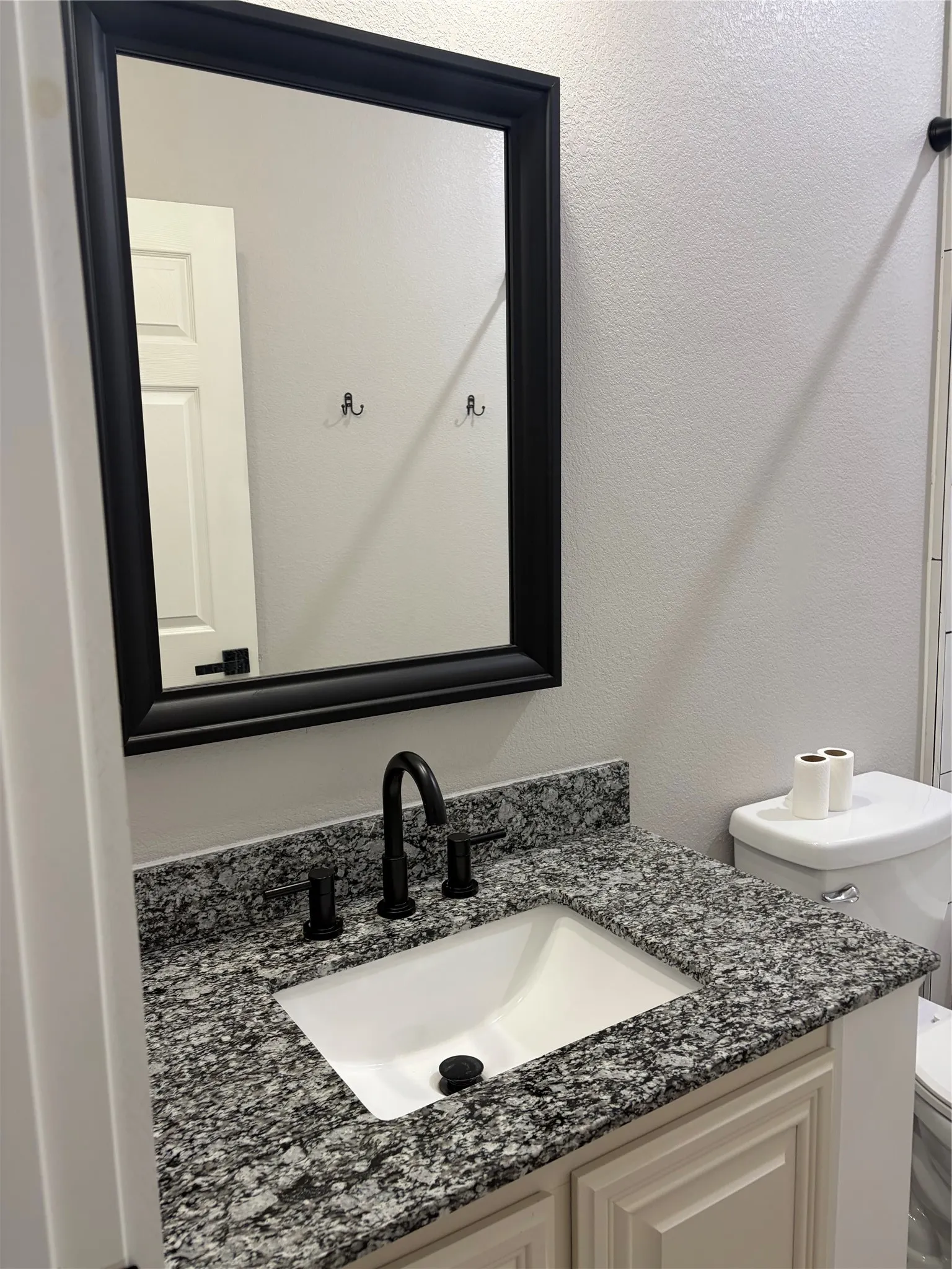 Single Family Residence For Rent in Ellis County , 1131 W Sterrett Road, Waxahachie, Texas 75167, 2 Bedroom, 2 Bathroom, Garage spaces, 1,200 Sqft, built in 2010, mls#21326612, Real Estate Agent in Waxahachie, Homes For Rent in Ellis county, Homes For Rent in Waxahachie, Realtor in Waxahachie Texas, Real Estate Brokerage Independent Realty Texas, Luminita Cordes Realtor